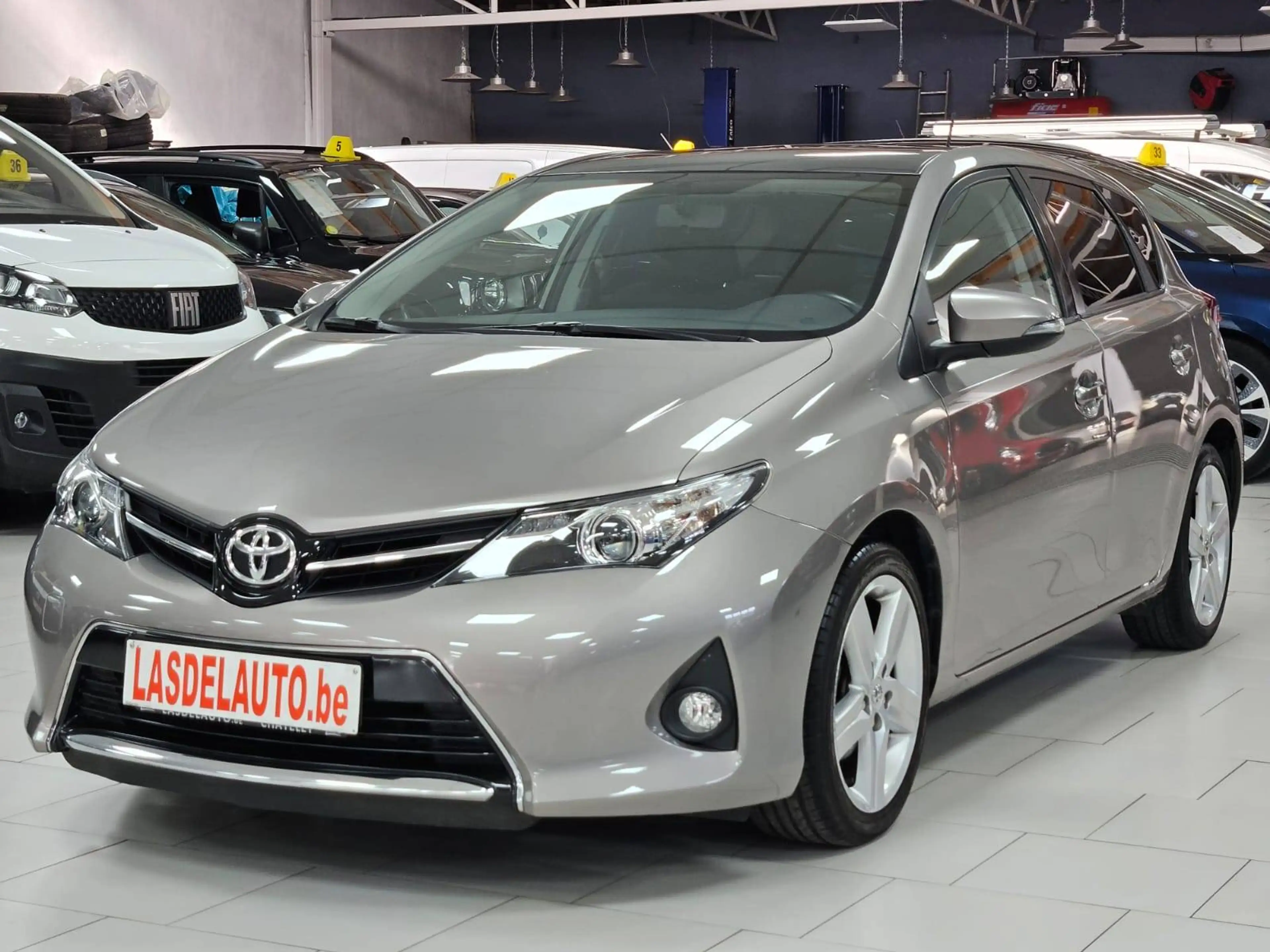 Toyota Auris 1.33i VVT-i Active Accoudoir CAMERA Clim Cruise Toit Pano Bluetooth Cd