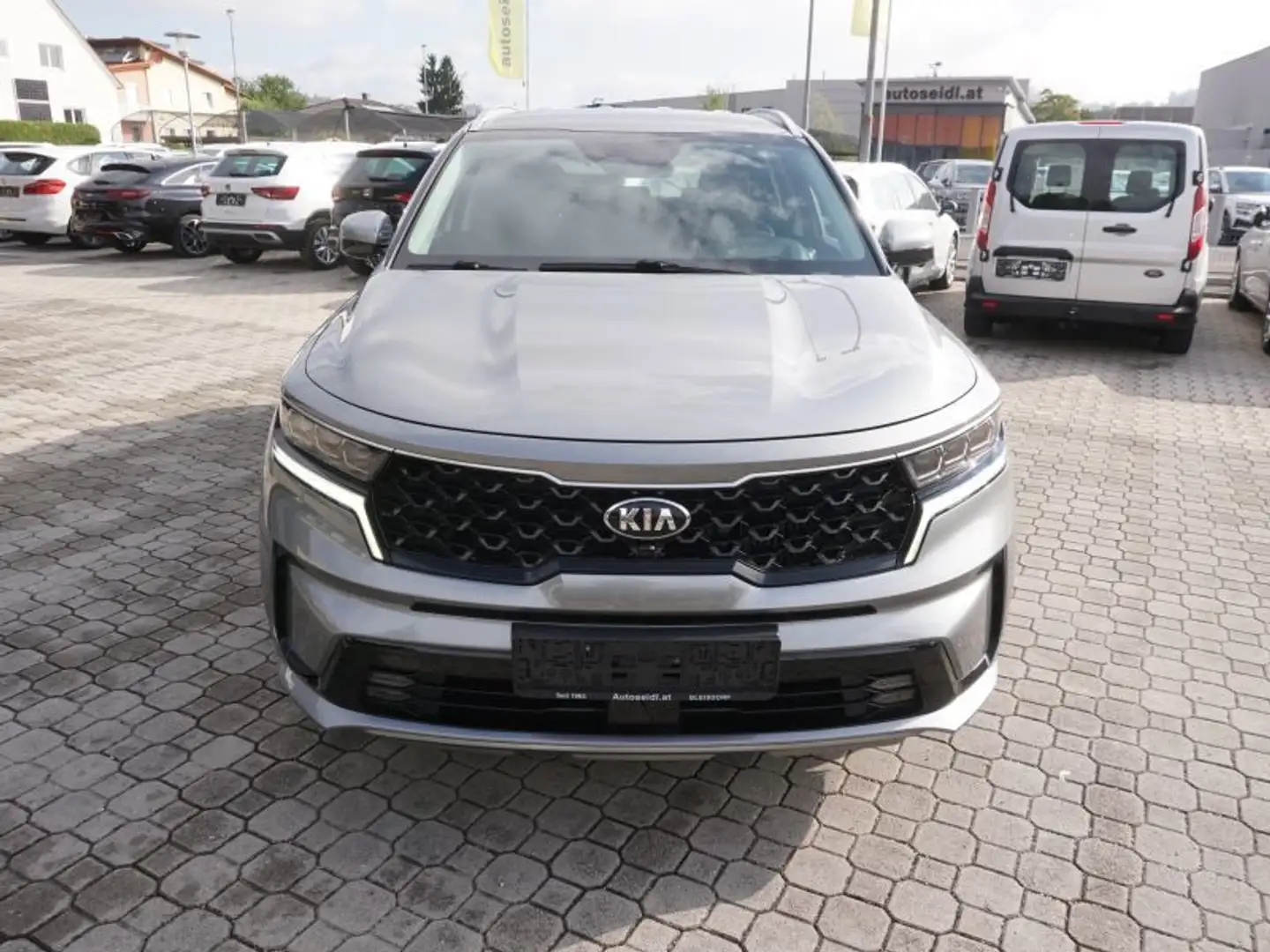 Kia Sorento 1,6 T-GDI Plug-In Hybrid AWD *TOPAUSSTATTUNG* Grau - 2