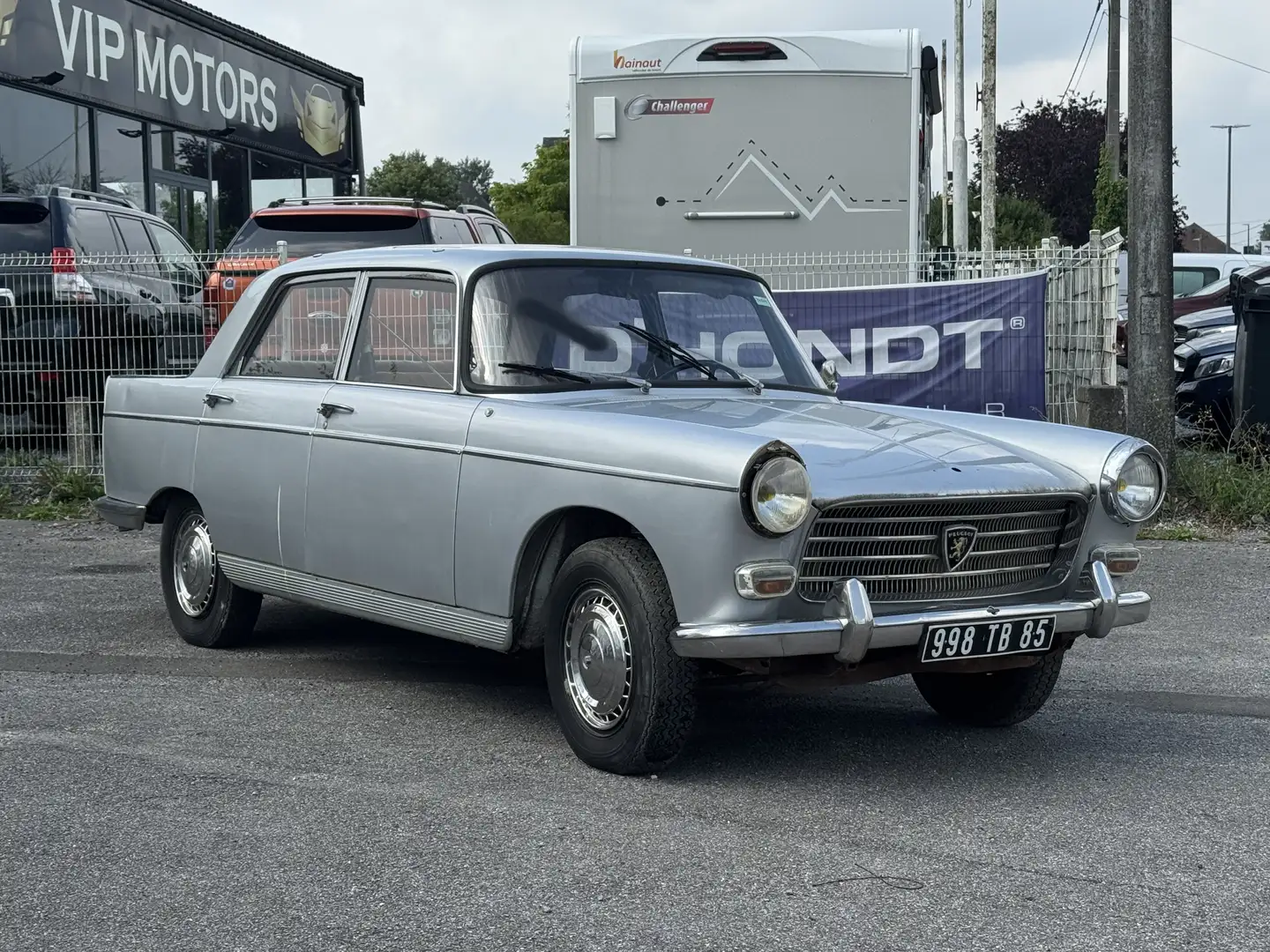 Peugeot 404 Срібний - 1