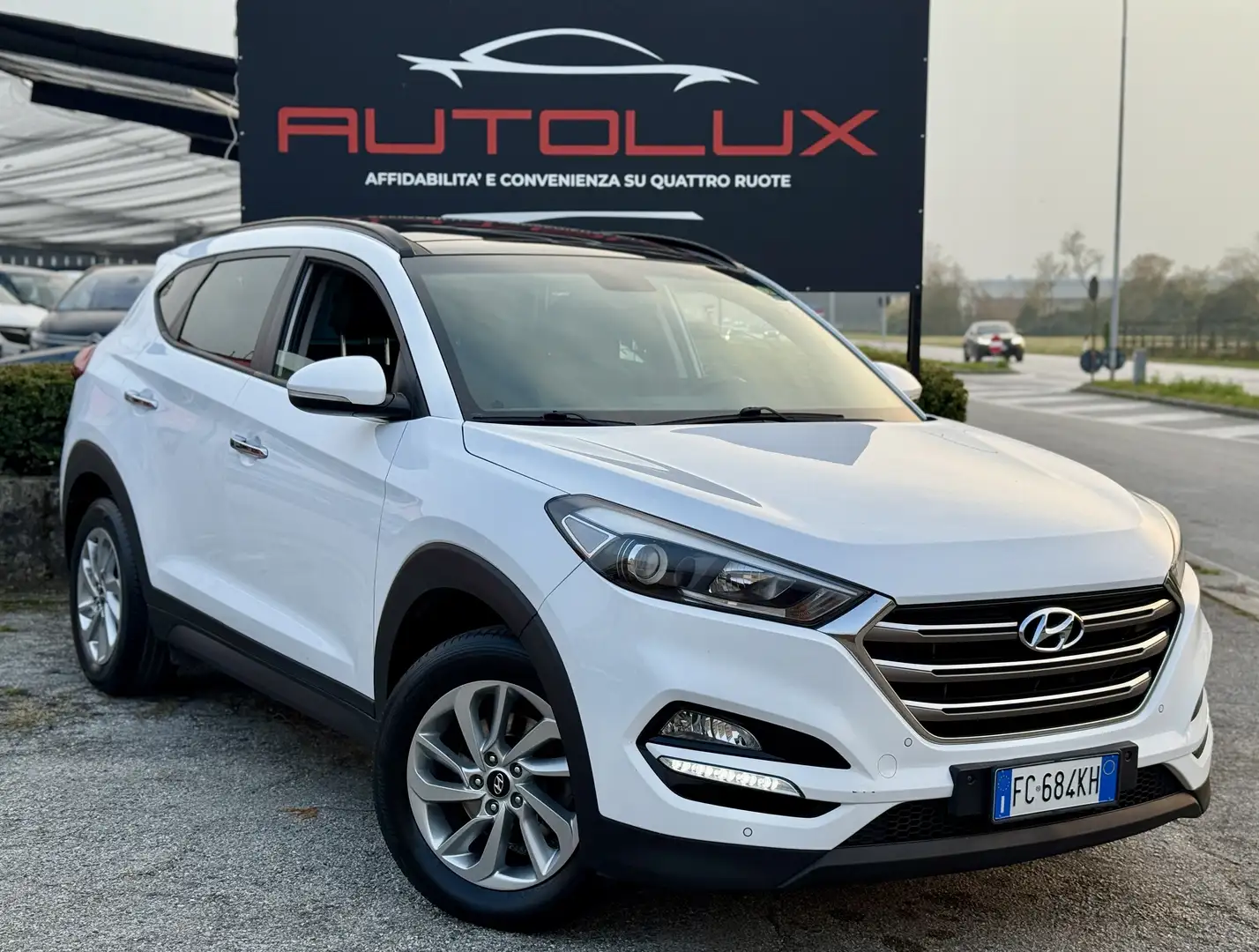 Hyundai TUCSON 1.7 crdi Xpossible 2wd 115cv FULL OPTIONAL - 1