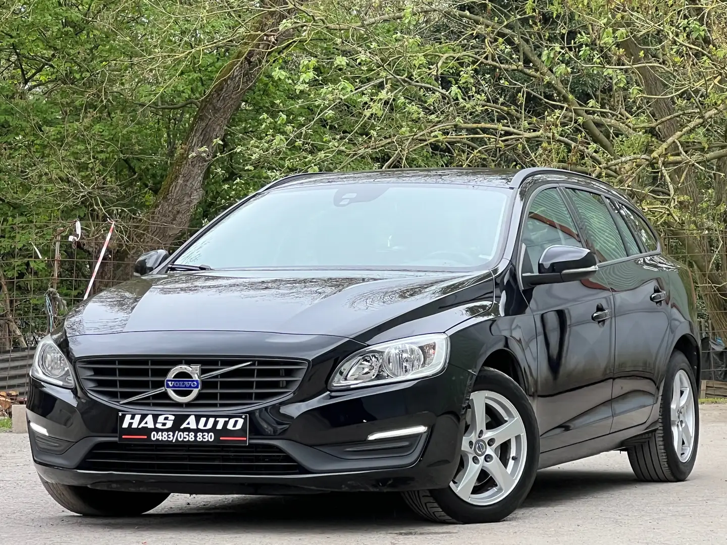 Volvo V60 2.0 D2//EURO6B//NAVI//CLIM//CARNET Noir - 1