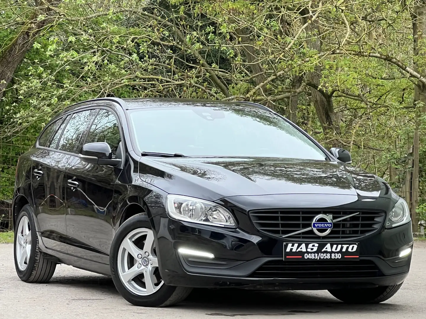 Volvo V60 2.0 D2//EURO6B//NAVI//CLIM//CARNET Noir - 2