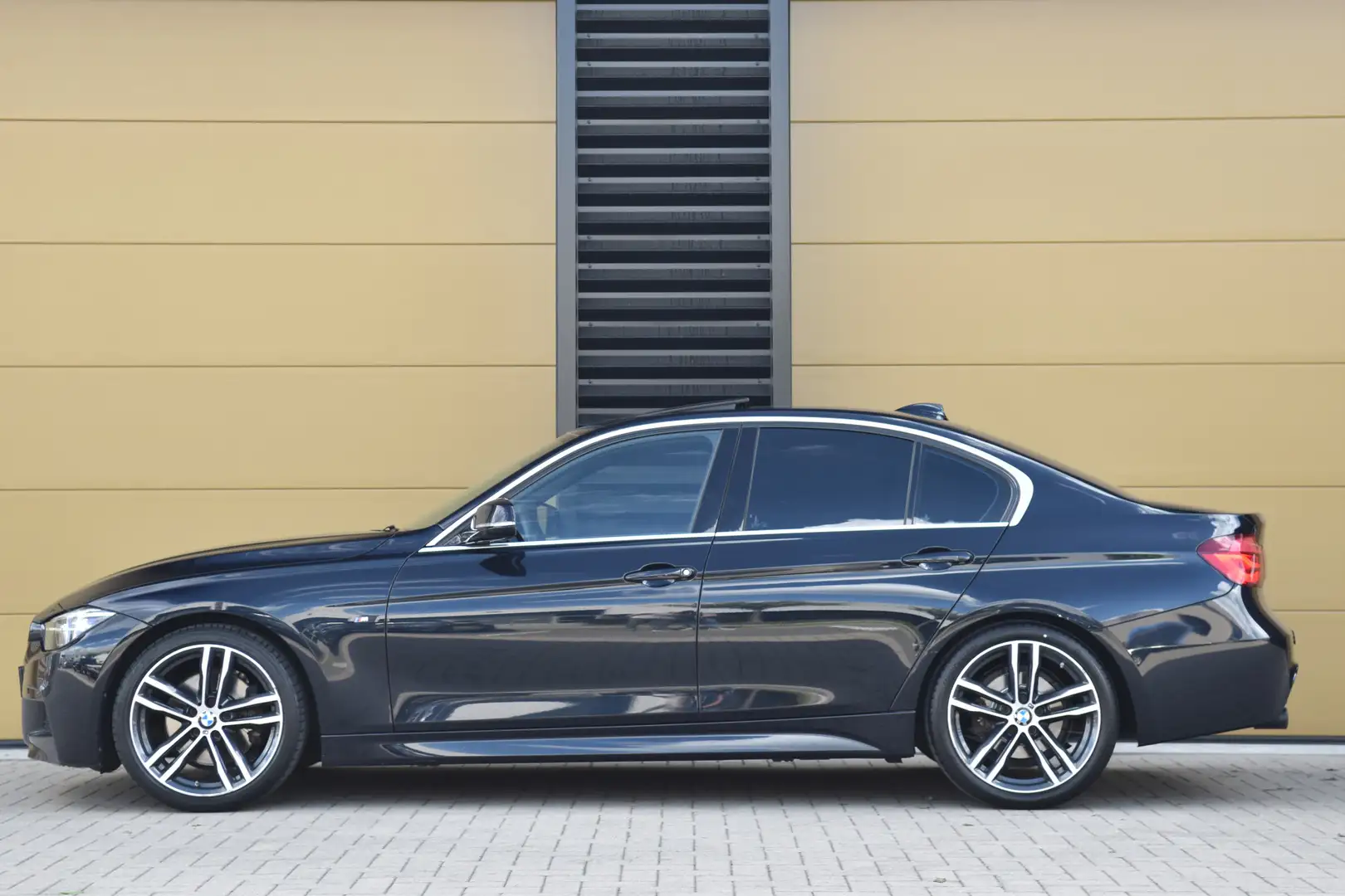 BMW 330 3-serie 330i Edition M Sport Shadow High Executive Fekete - 2
