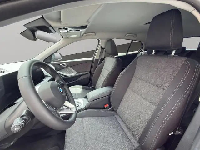 BMW 1 Series view 9