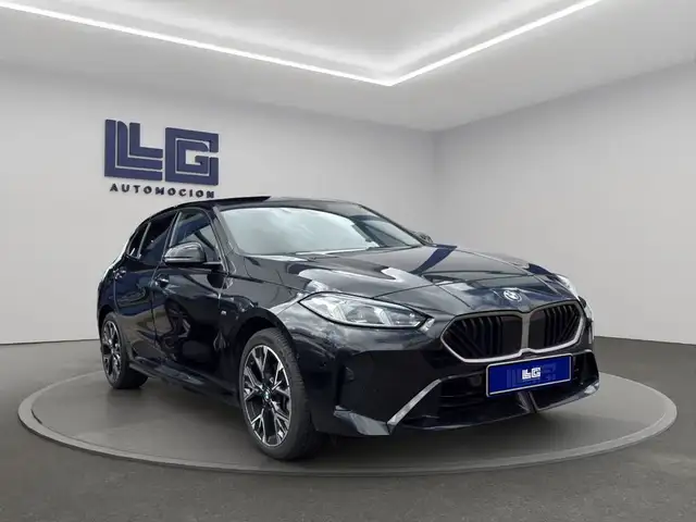 BMW 1 Series view 4