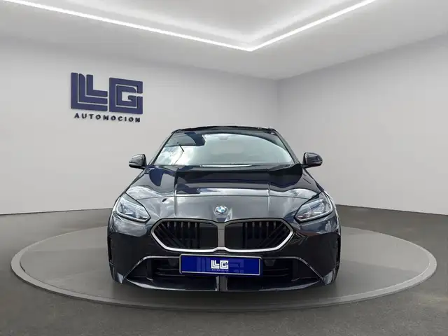 BMW 1 Series view 3