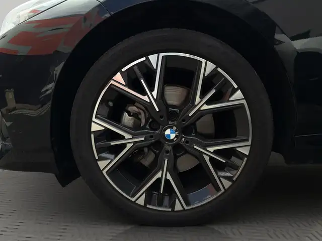 BMW 1 Series view 8