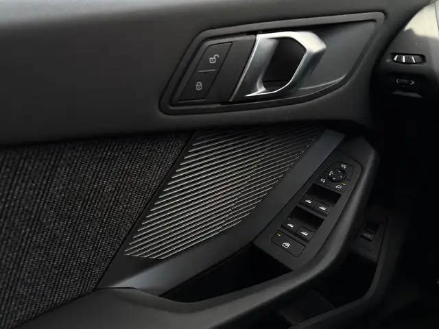 BMW 1 Series view 13