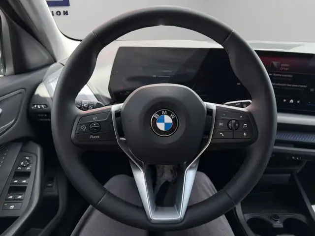 BMW 1 Series view 14