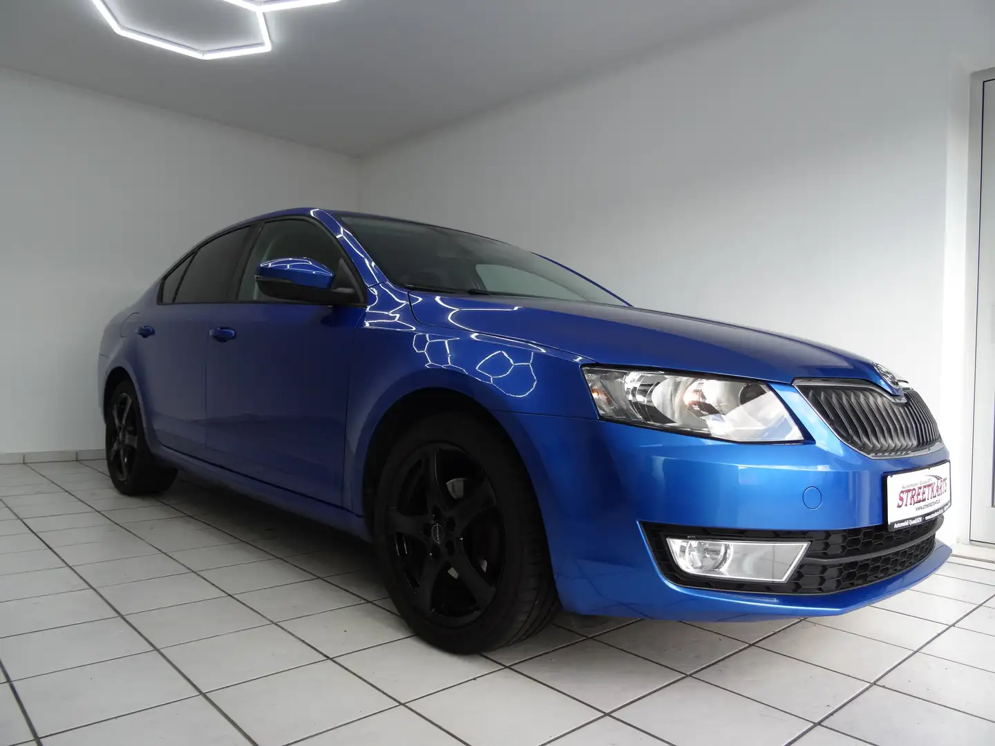 Skoda Octavia 1.6 Ambition Automatik Klima SH BC 8fach Blau - 1