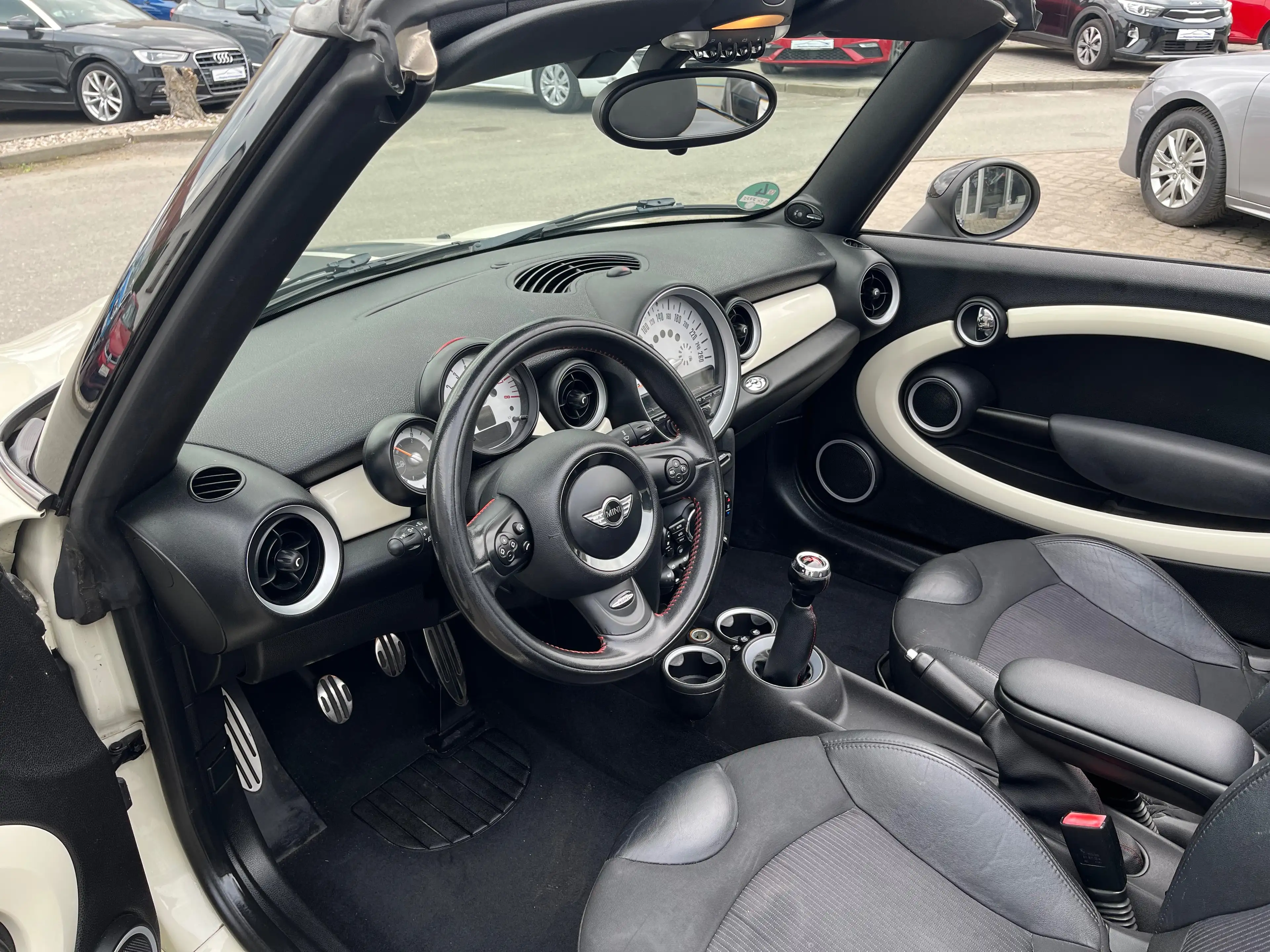 MINI John Cooper Works Cabrio S   mit TÜV/AU-Neu,Scheckheft…. — photo 9