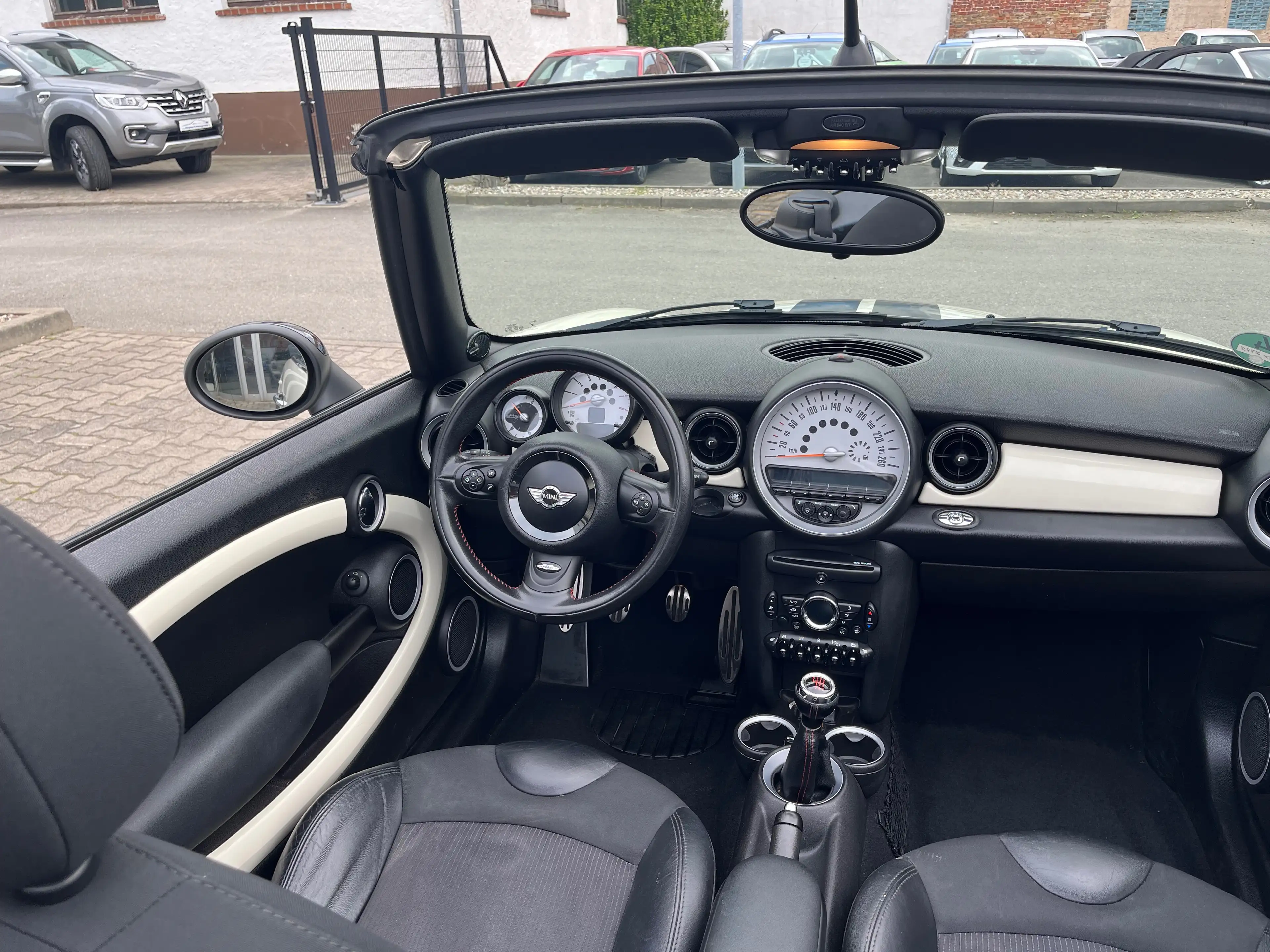 MINI John Cooper Works Cabrio S   mit TÜV/AU-Neu,Scheckheft…. — photo 10