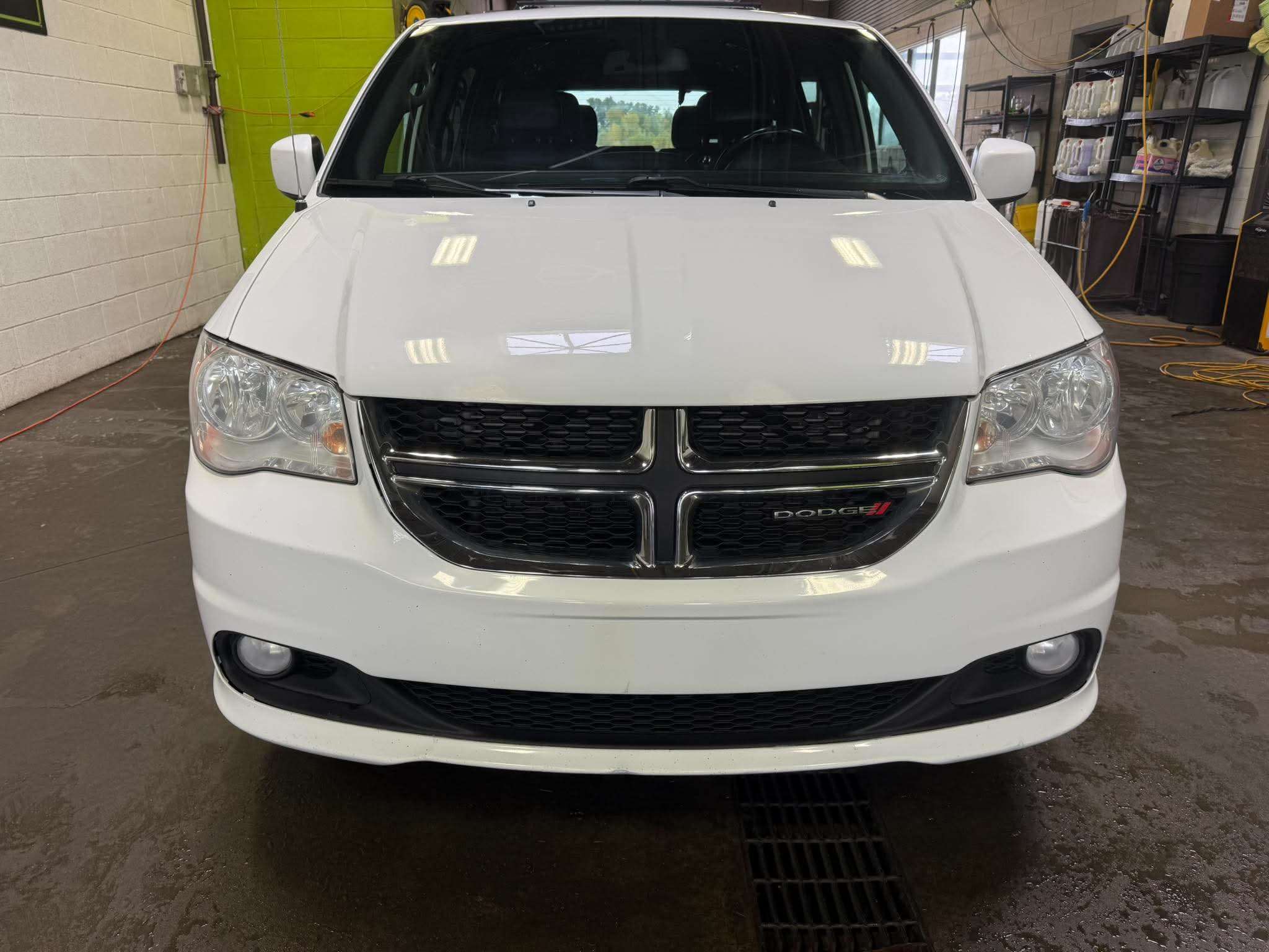 2020 Dodge Grand Caravan Premium Plus — снимка 2