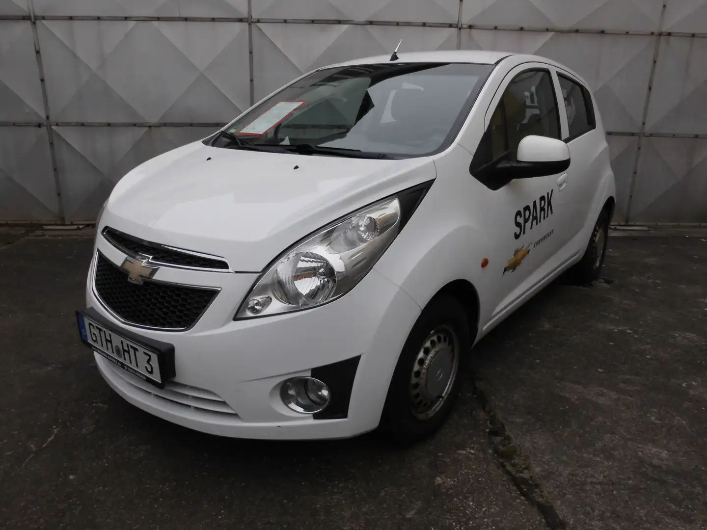 Chevrolet Spark 1.0 LS Weiß - 1