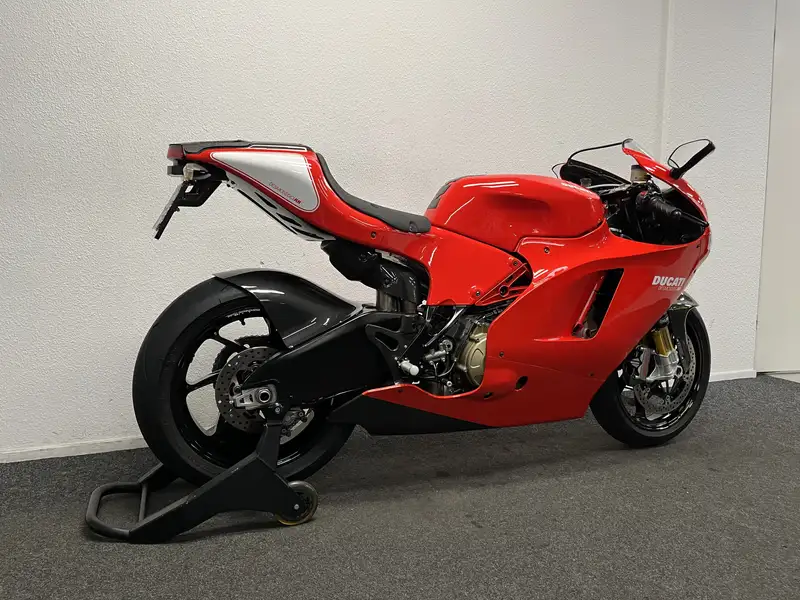 Ducati Desmosedici RR - foto 5