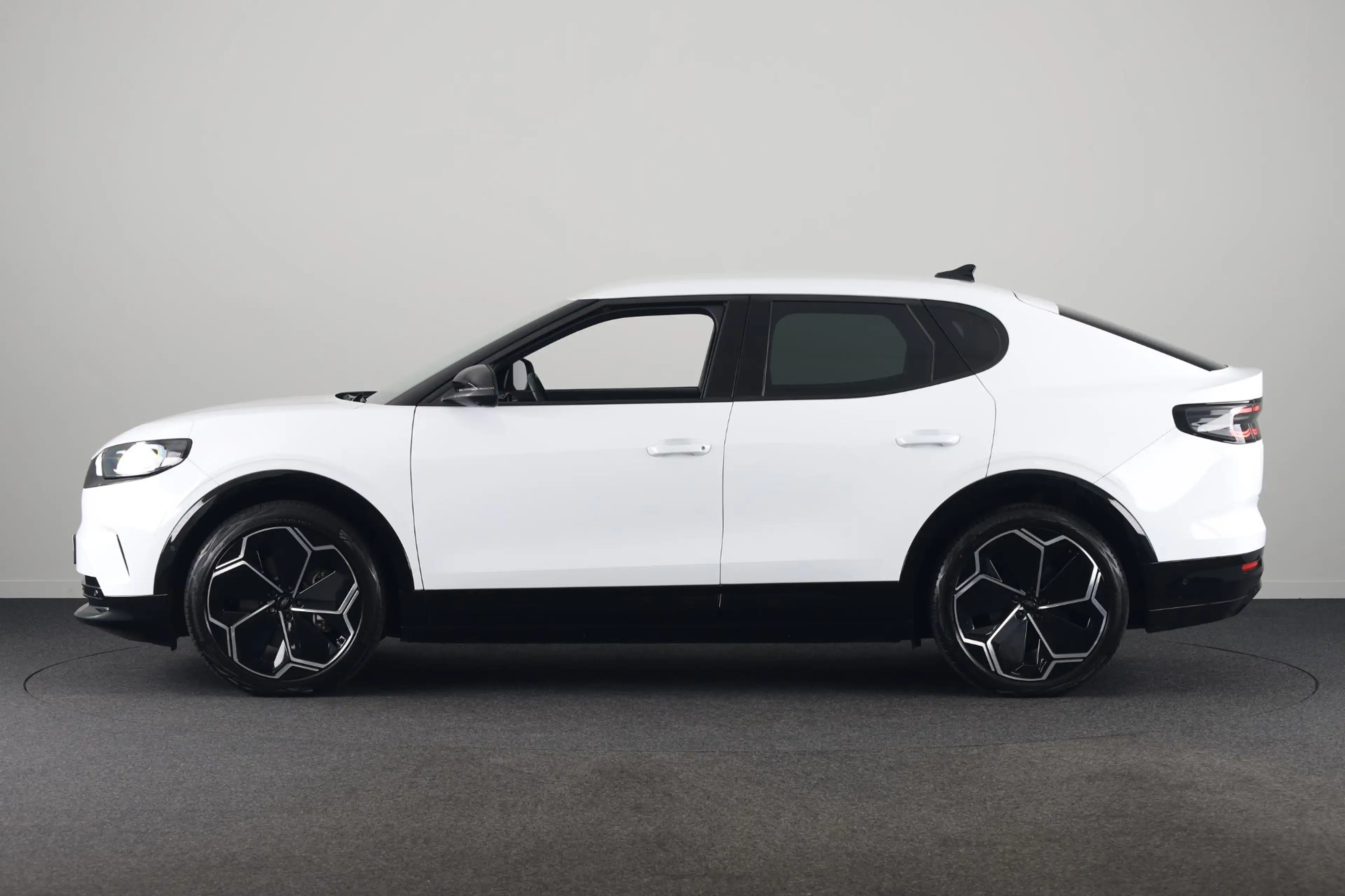 Ford Capri Premium Extended Range RWD 77 kWh — photo 8