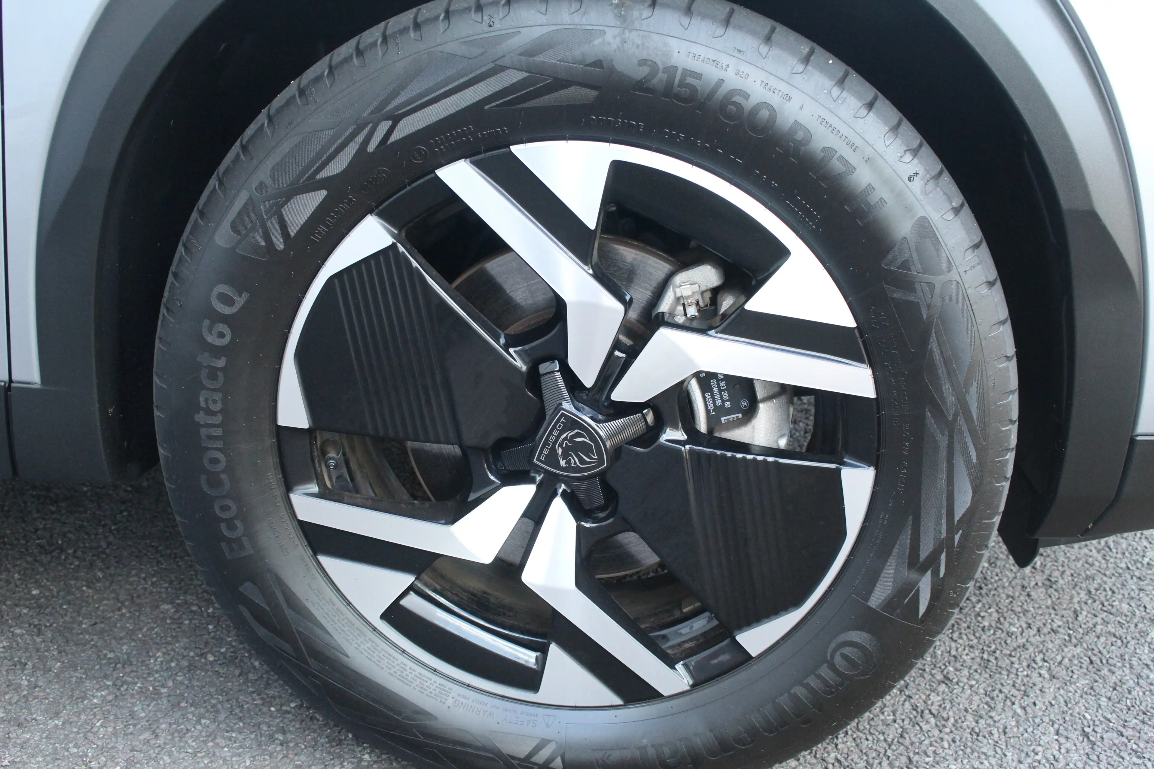 Peugeot e-2008 EV Allure Pack 50 kWh — photo 15