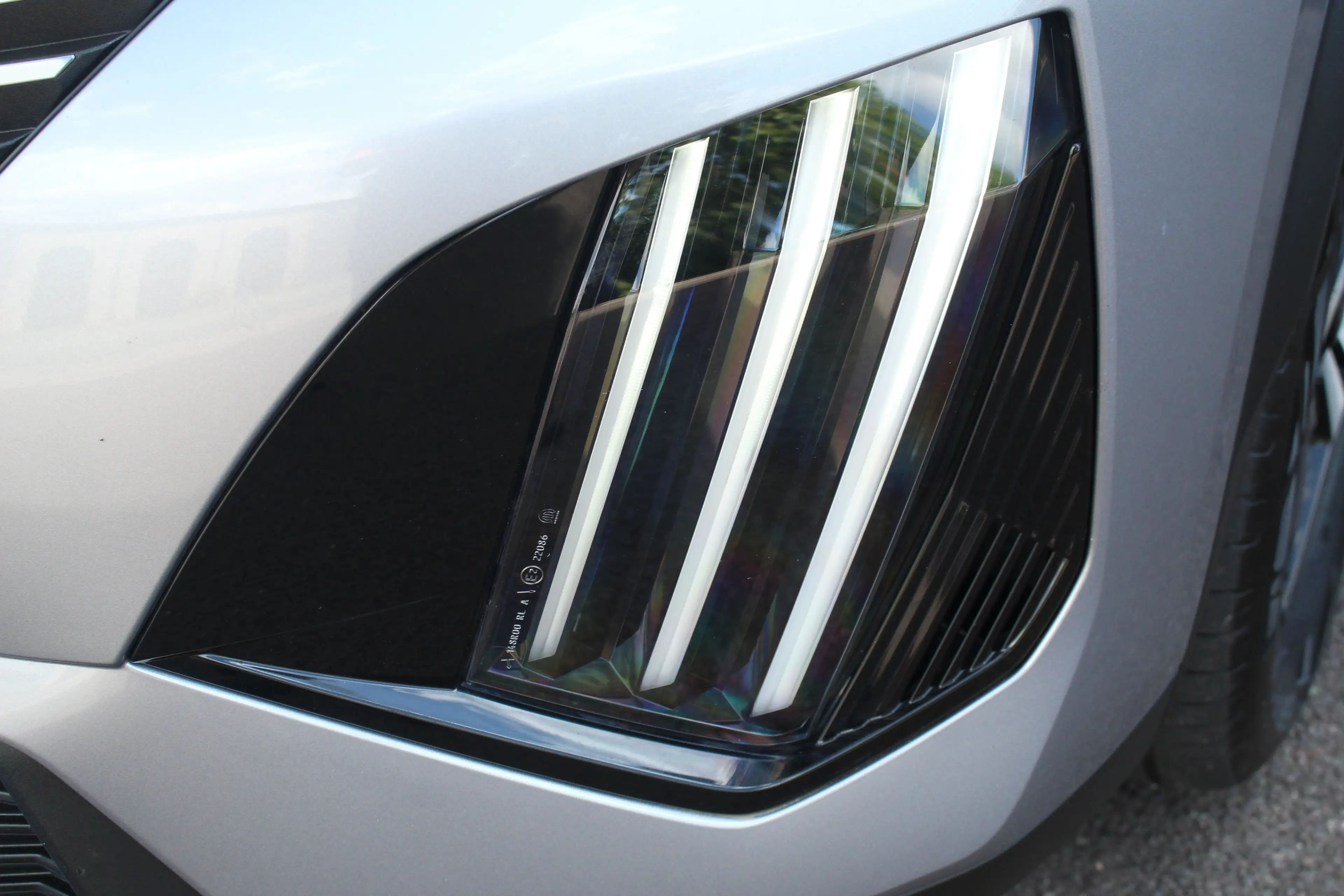 Peugeot e-2008 EV Allure Pack 50 kWh — photo 11