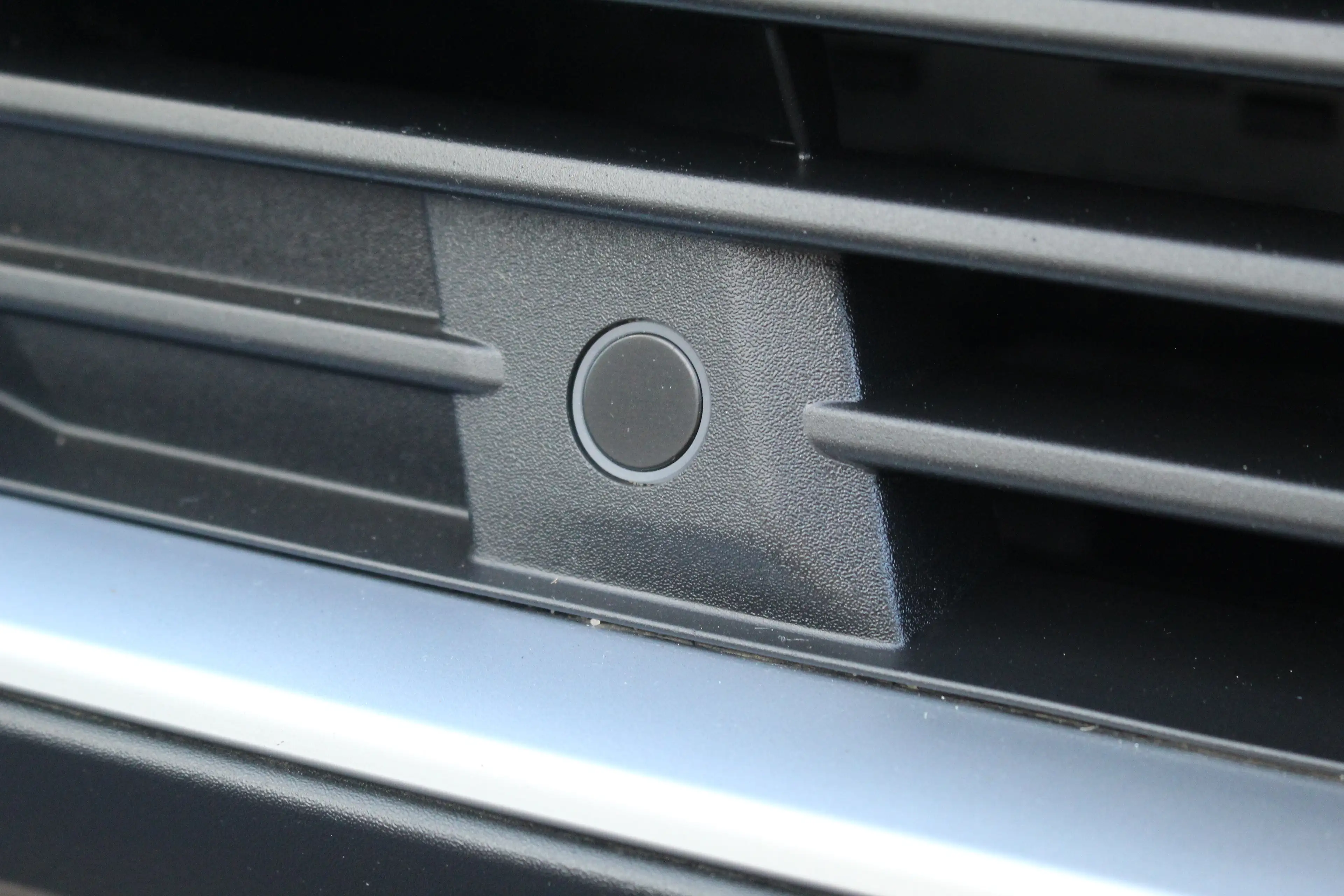 Peugeot e-2008 EV Allure Pack 50 kWh — photo 12