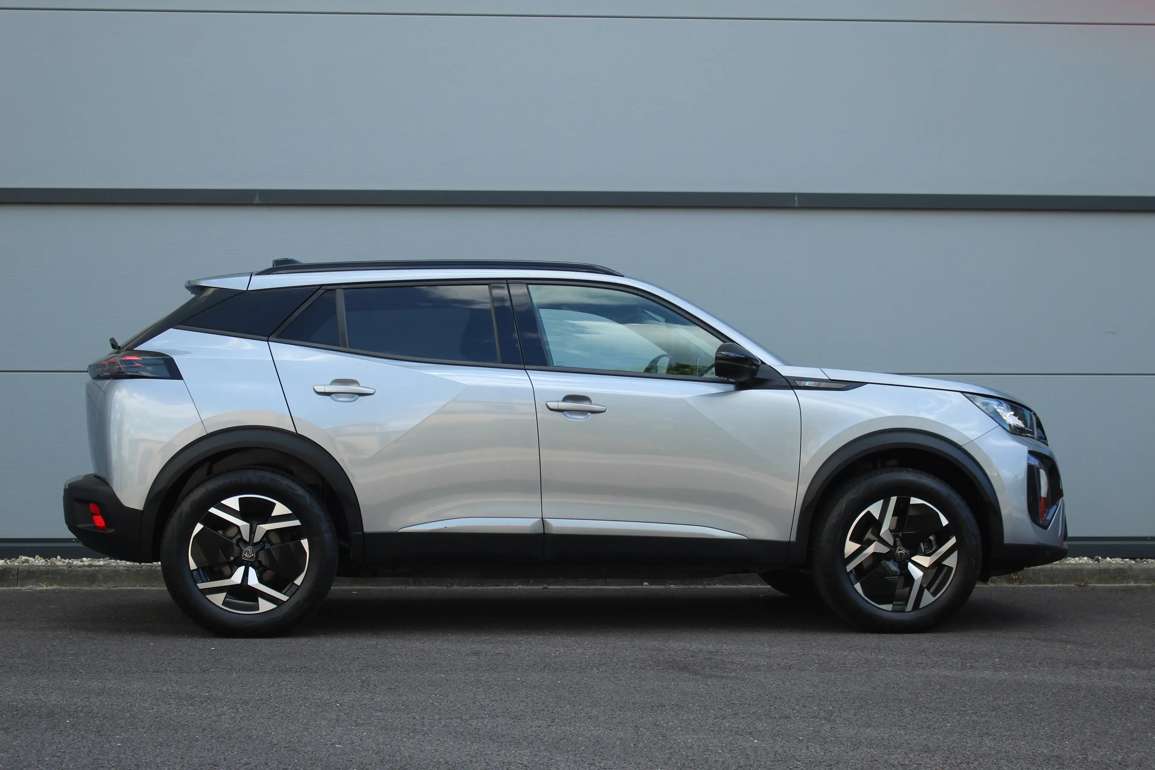Peugeot e-2008 EV Allure Pack 50 kWh — photo 7