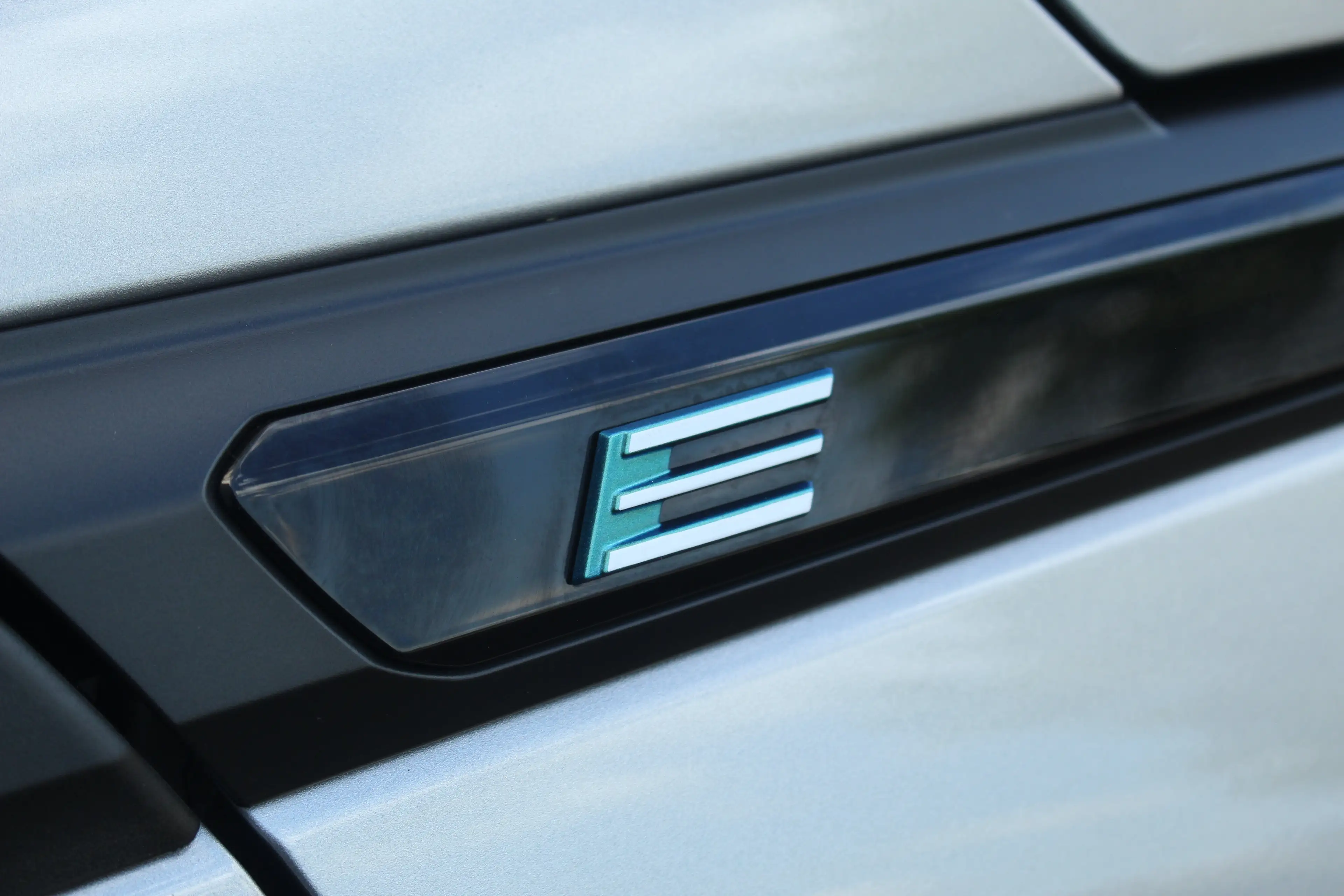 Peugeot e-2008 EV Allure Pack 50 kWh — photo 13