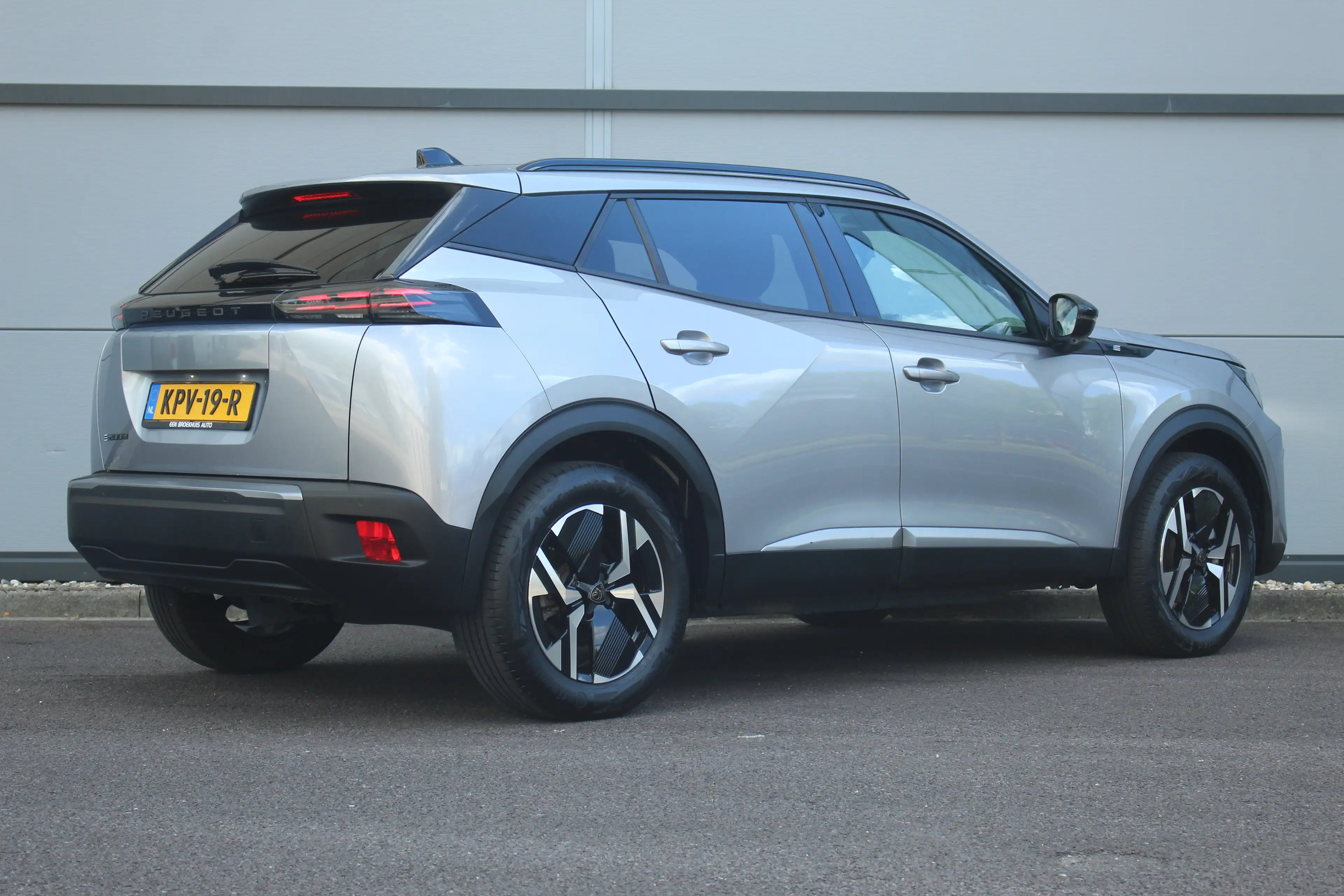 Peugeot e-2008 EV Allure Pack 50 kWh — photo 6