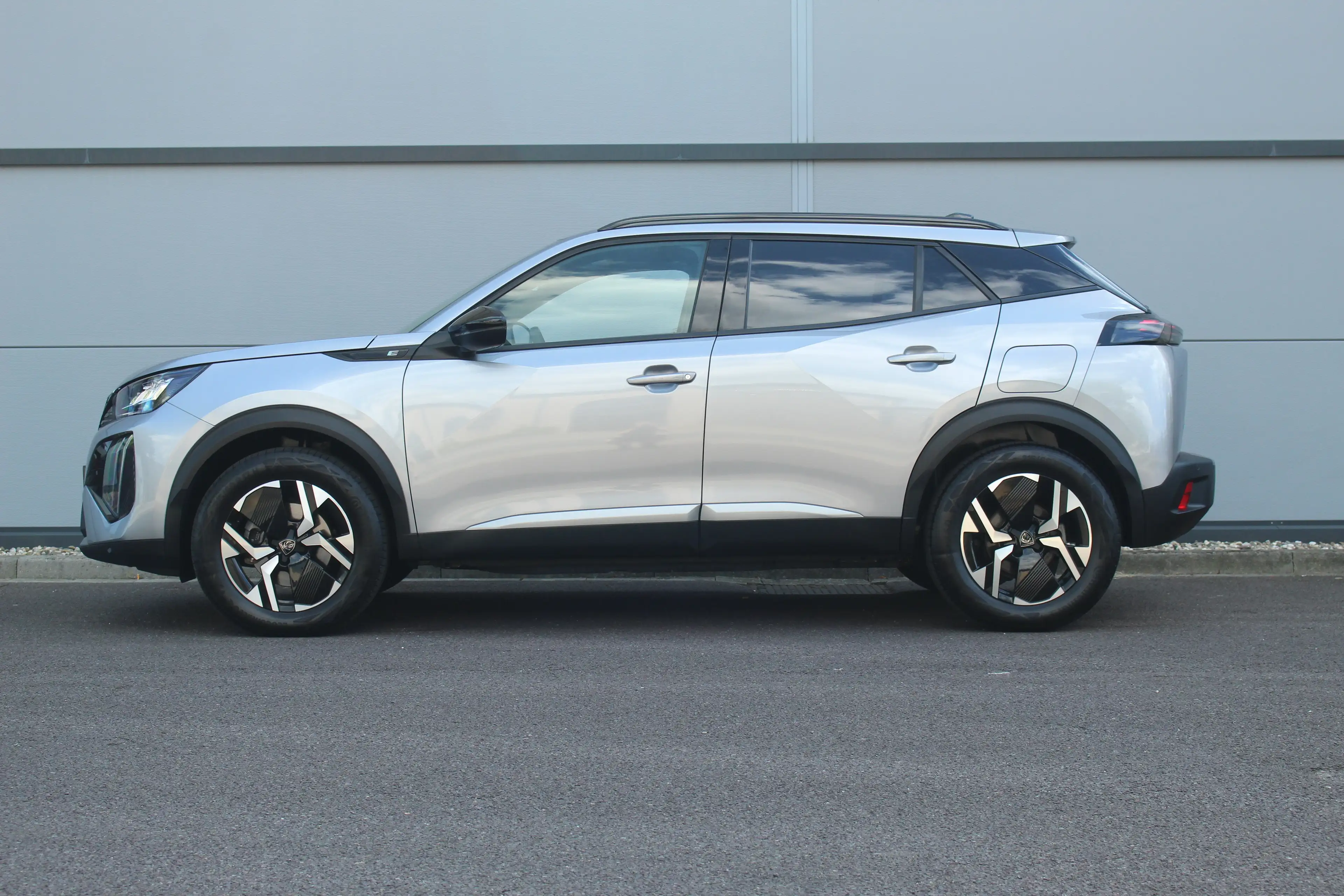 Peugeot e-2008 EV Allure Pack 50 kWh — photo 4