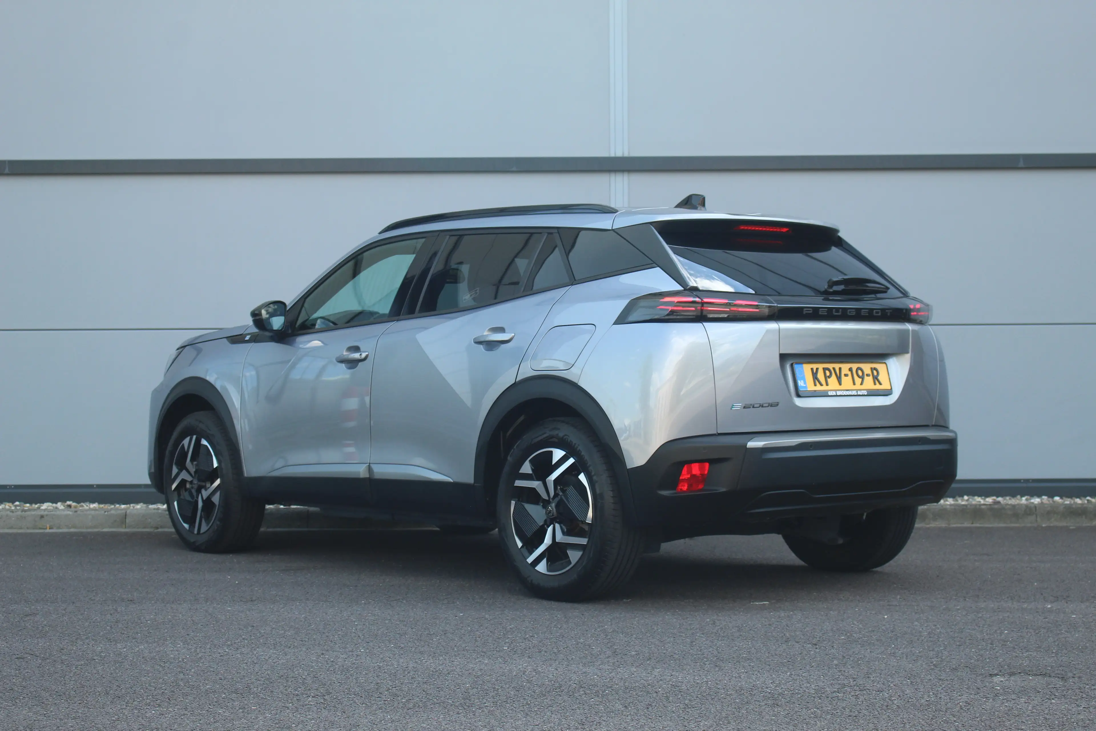 Peugeot e-2008 EV Allure Pack 50 kWh — photo 2