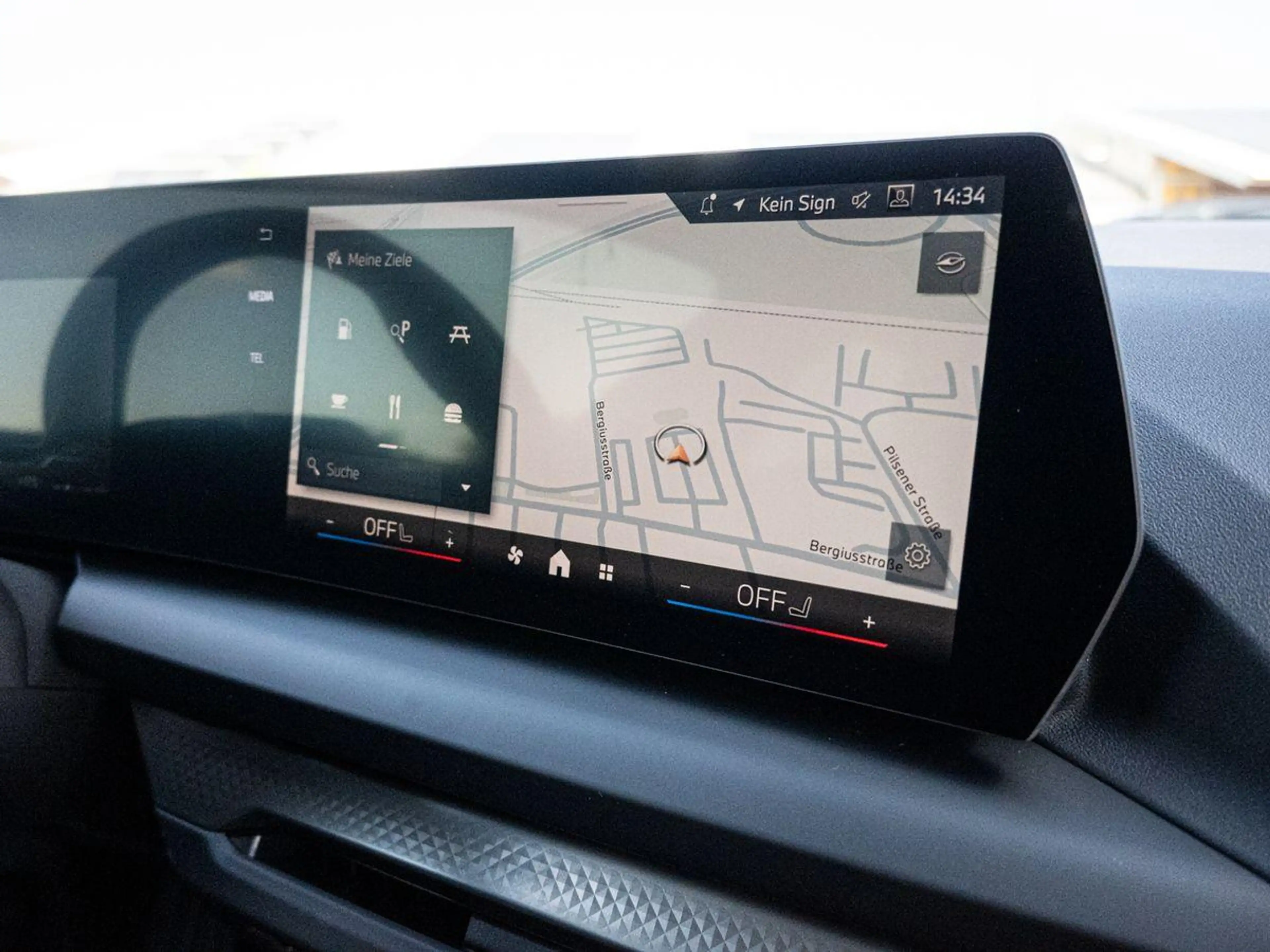 BMW 120 AdLED KoZg SpSitze SpieglP ParkA S-Glas 17" — photo 14