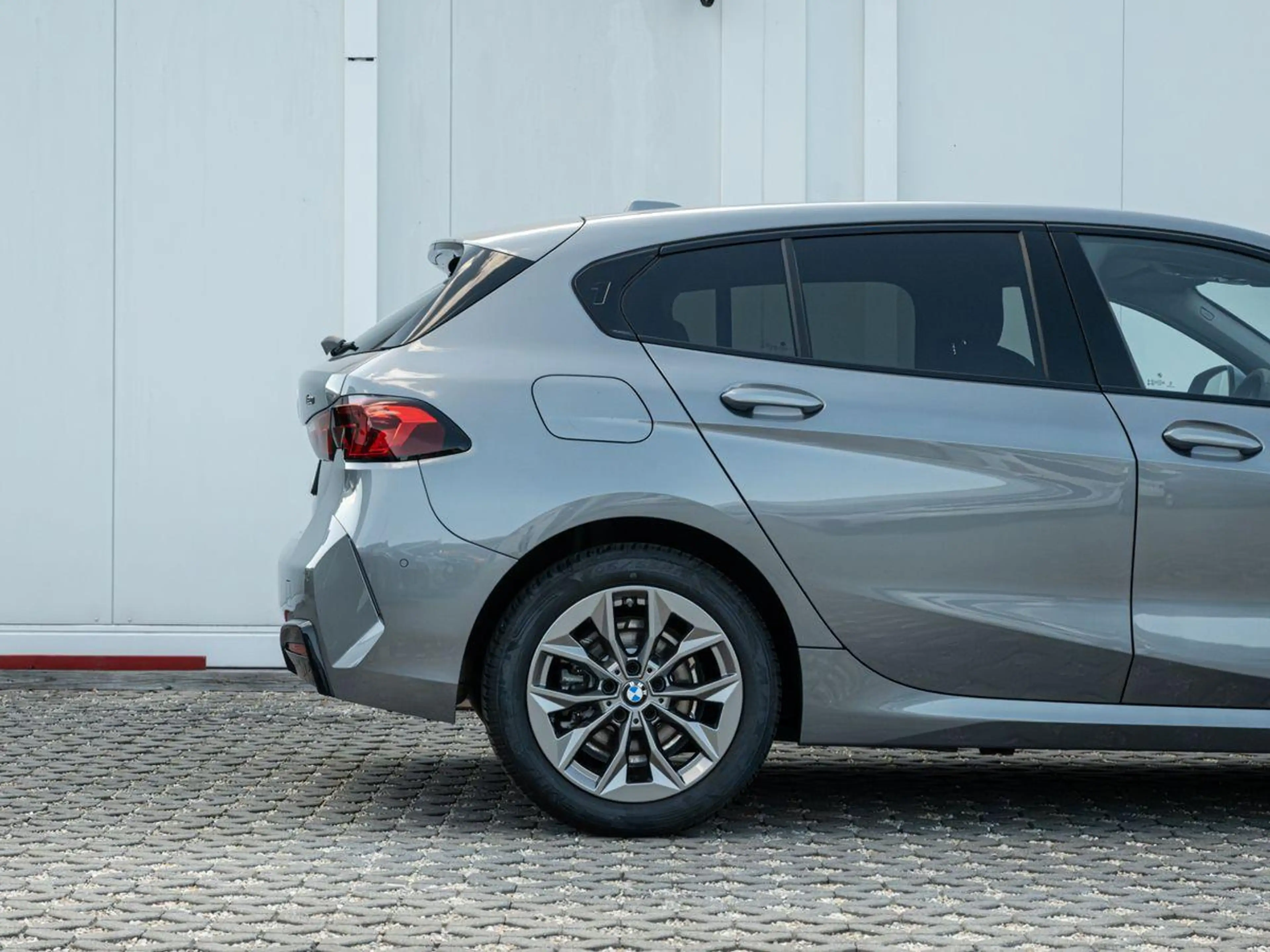 BMW 120 AdLED KoZg SpSitze SpieglP ParkA S-Glas 17" — photo 4