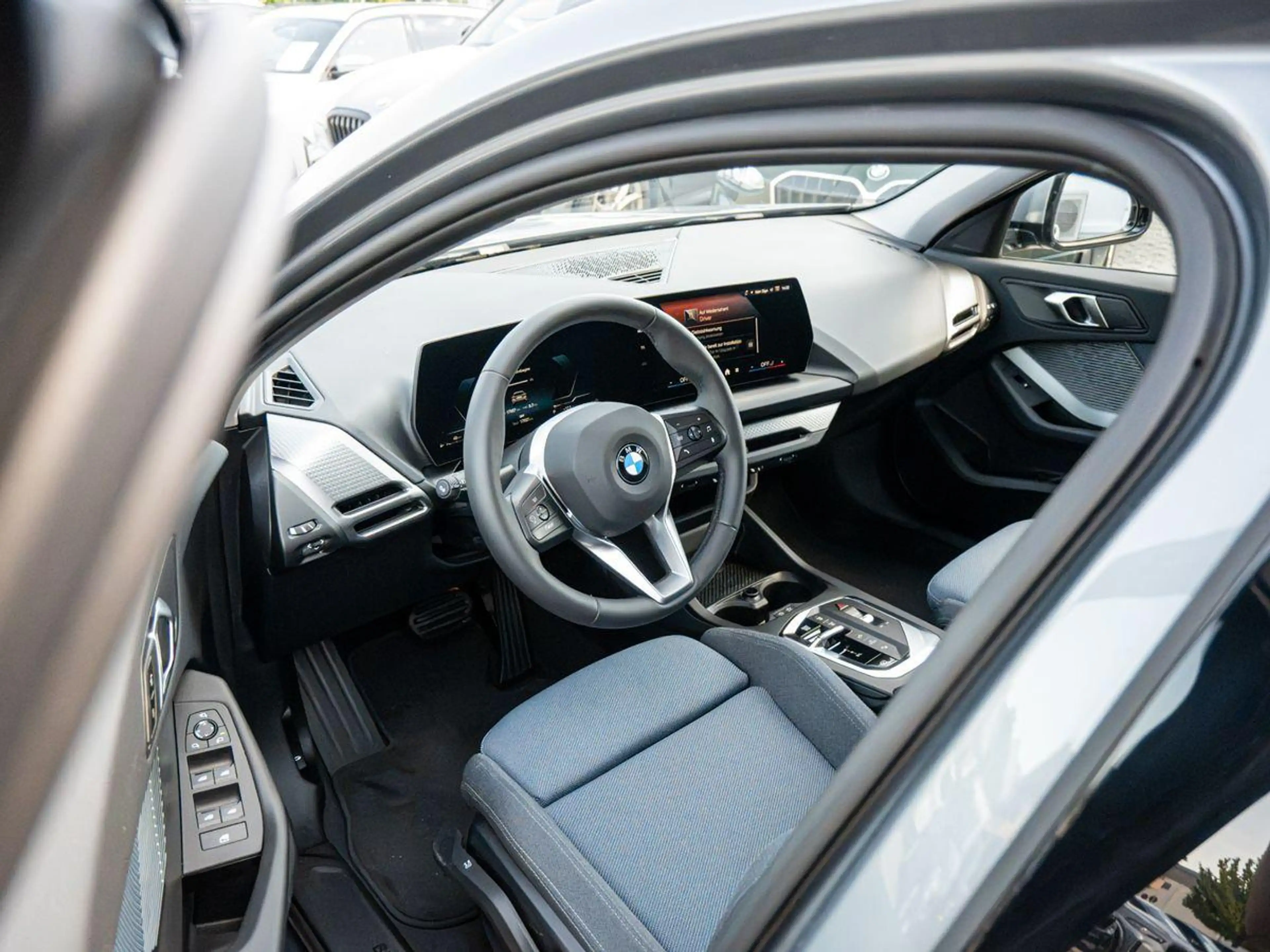 BMW 120 AdLED KoZg SpSitze SpieglP ParkA S-Glas 17" — photo 7