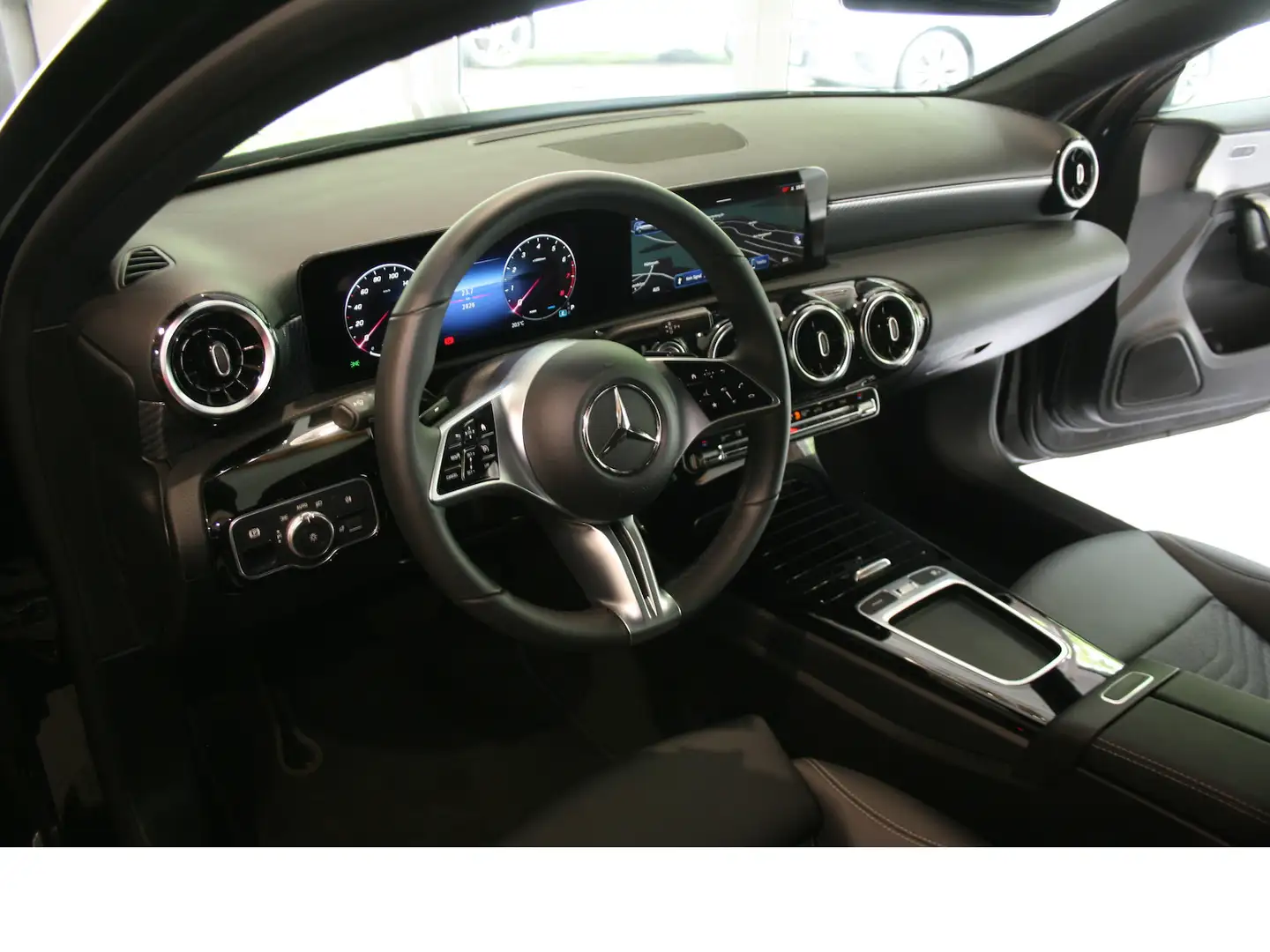 Mercedes-Benz A 180 d Progres. Line Advanced *Kamera+PTS*LED* Schwarz - 2