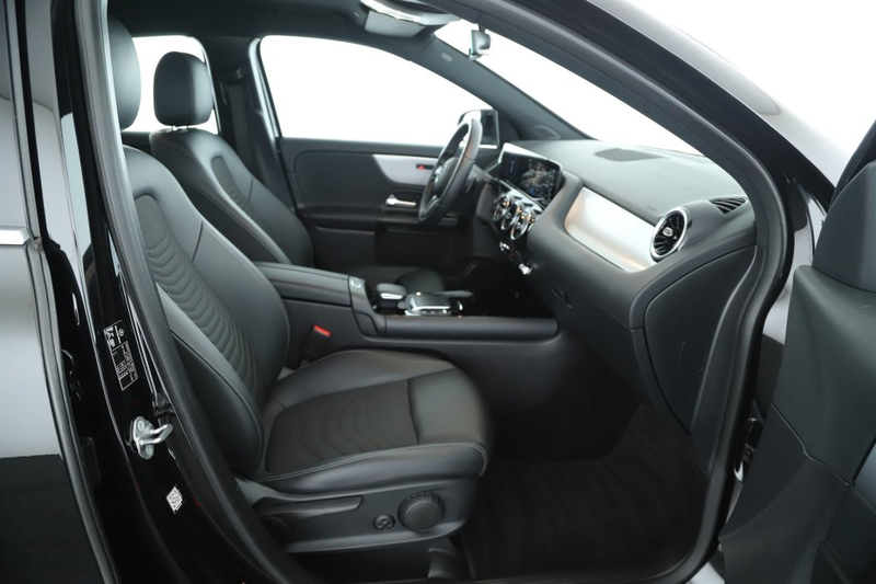 Mercedes-Benz GLA 180 d Autom NAVILED KAMERA SPORTSITZE 17ZOLL — photo 13