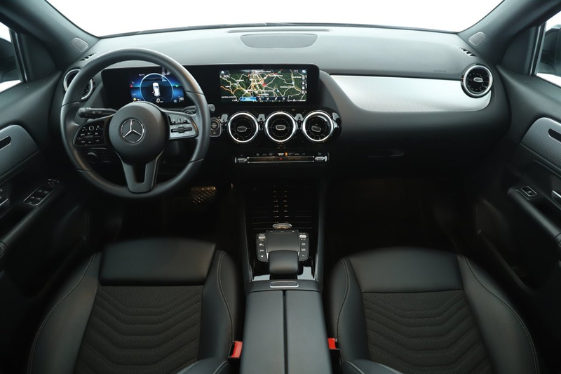 Mercedes-Benz GLA 180 d Autom NAVILED KAMERA SPORTSITZE 17ZOLL — photo 12