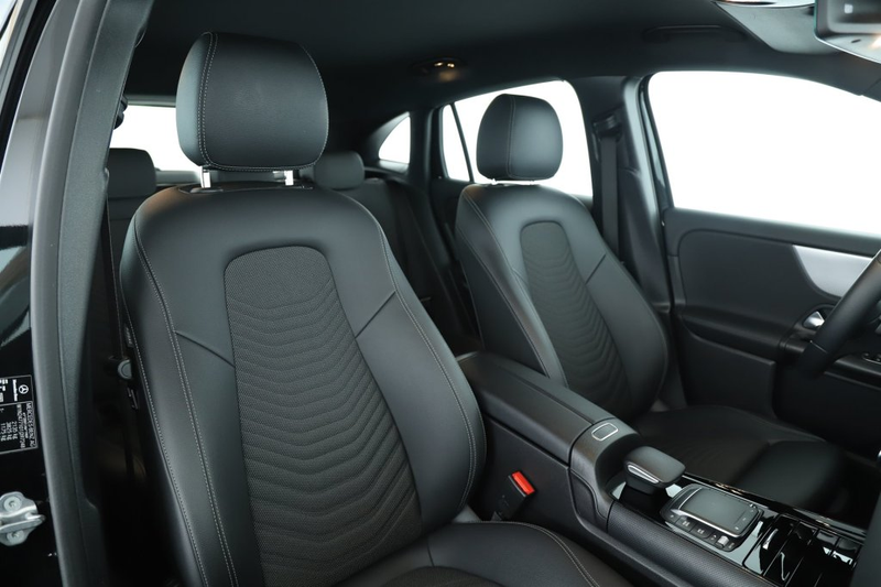 Mercedes-Benz GLA 180 d Autom NAVILED KAMERA SPORTSITZE 17ZOLL — photo 14