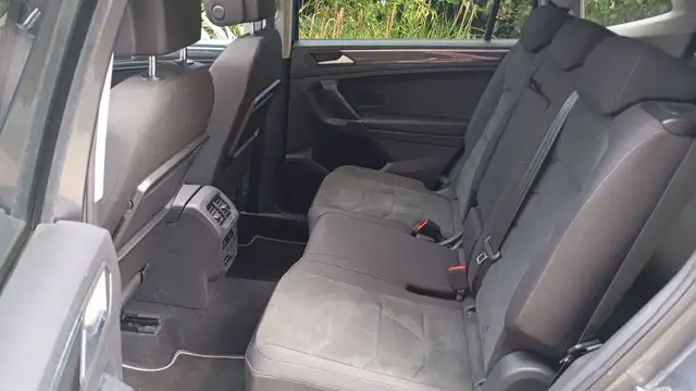 Volkswagen Tiguan Allspace view 9