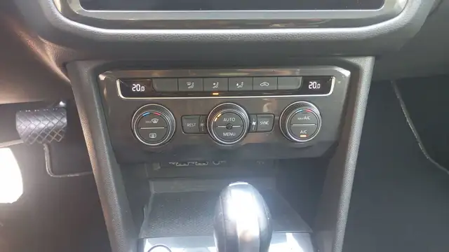 Volkswagen Tiguan Allspace view 13