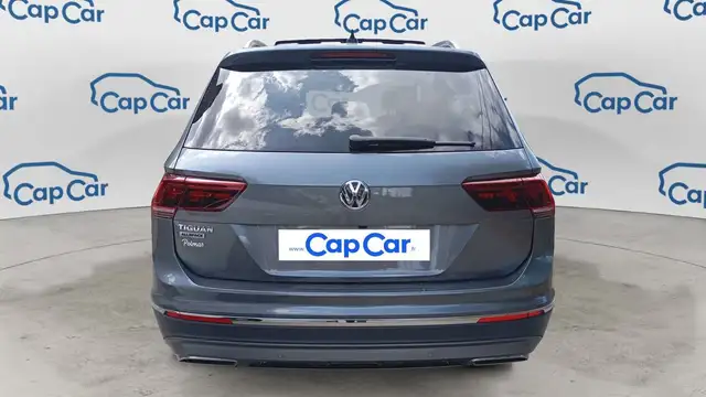 Volkswagen Tiguan Allspace view 3