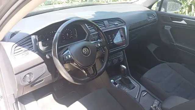 Volkswagen Tiguan Allspace view 8