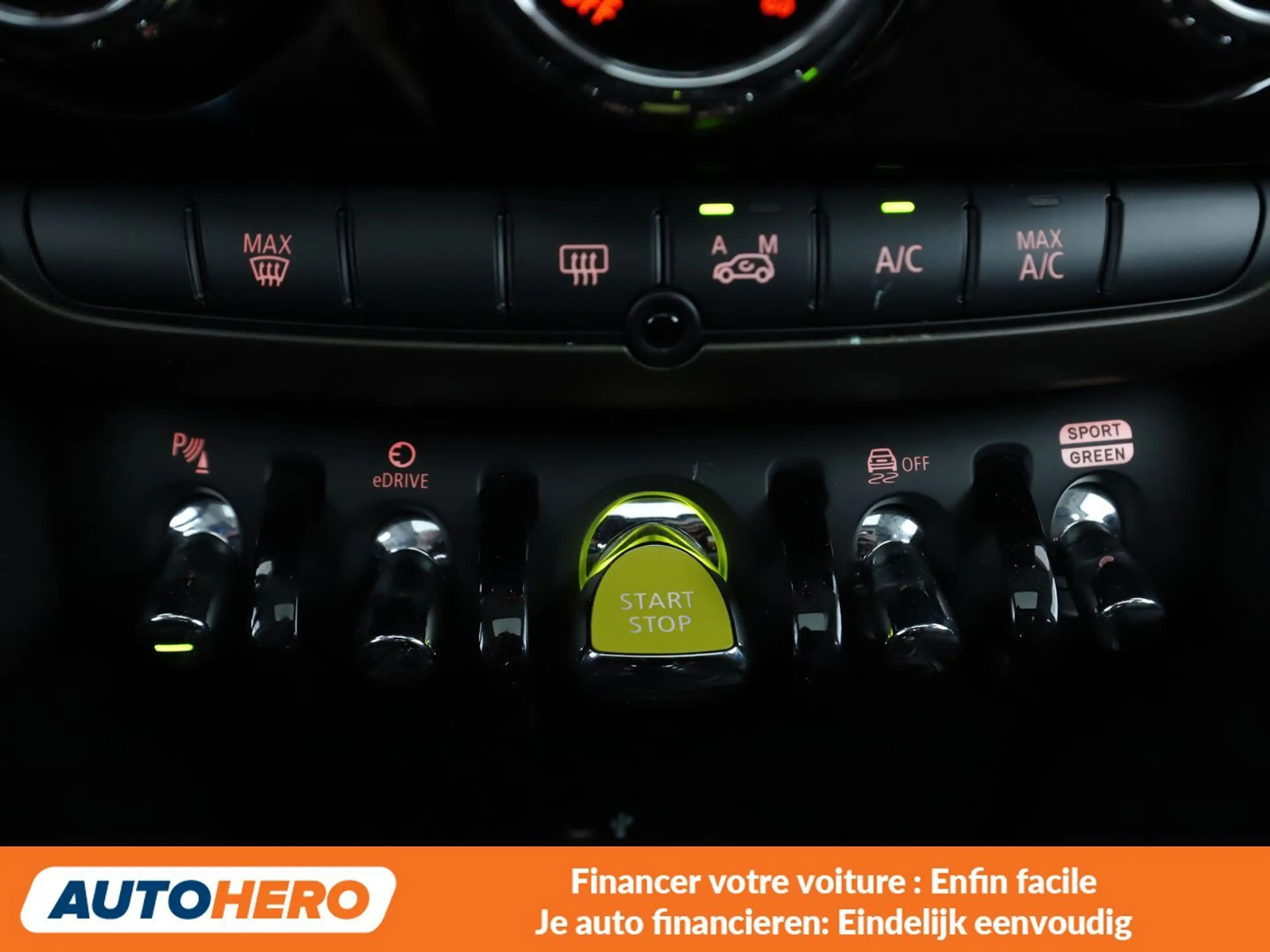 MINI Cooper SE Countryman Cooper SE ALL4 Essential Trim — photo 13