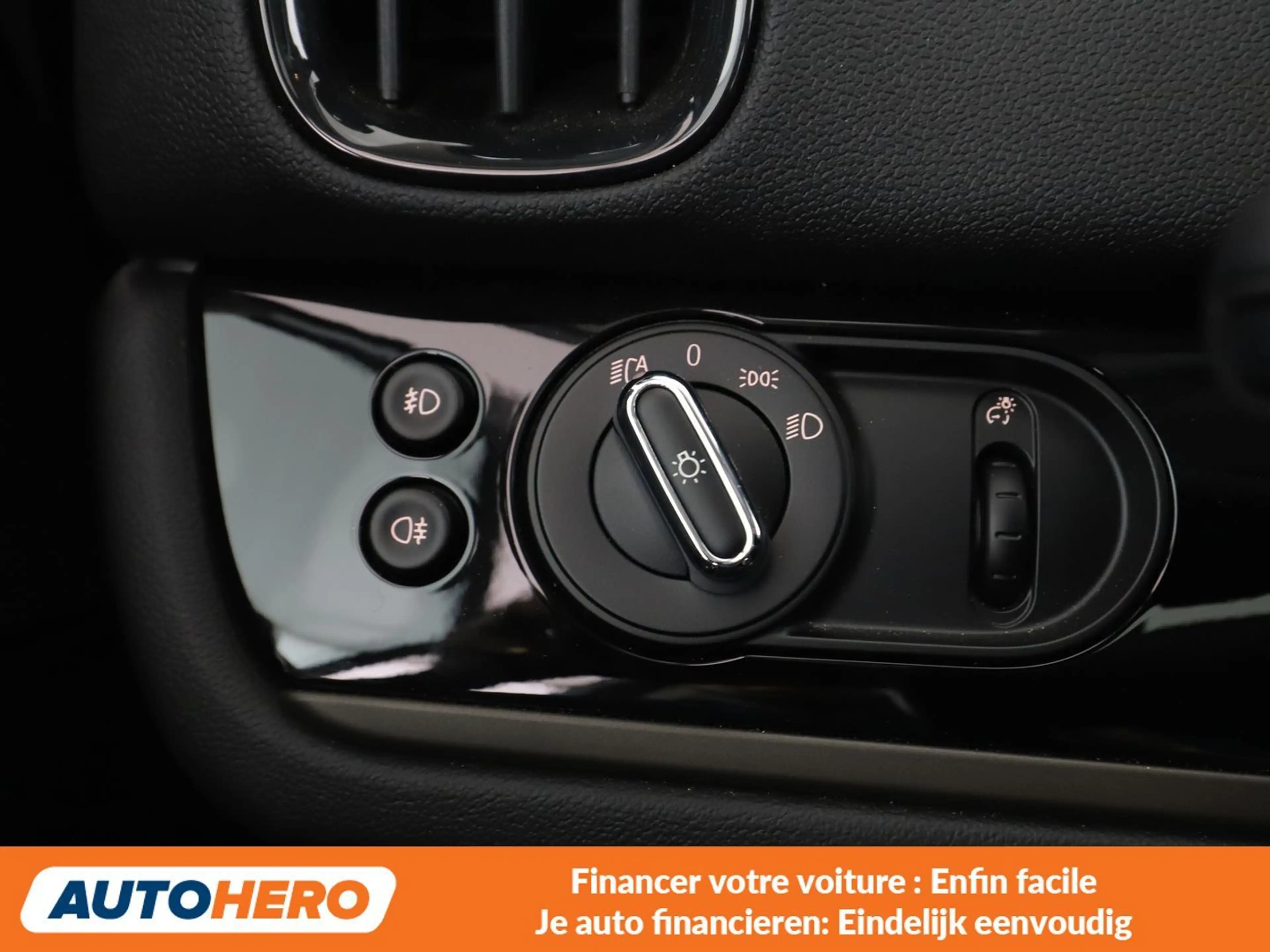 MINI Cooper SE Countryman Cooper SE ALL4 Essential Trim — photo 15