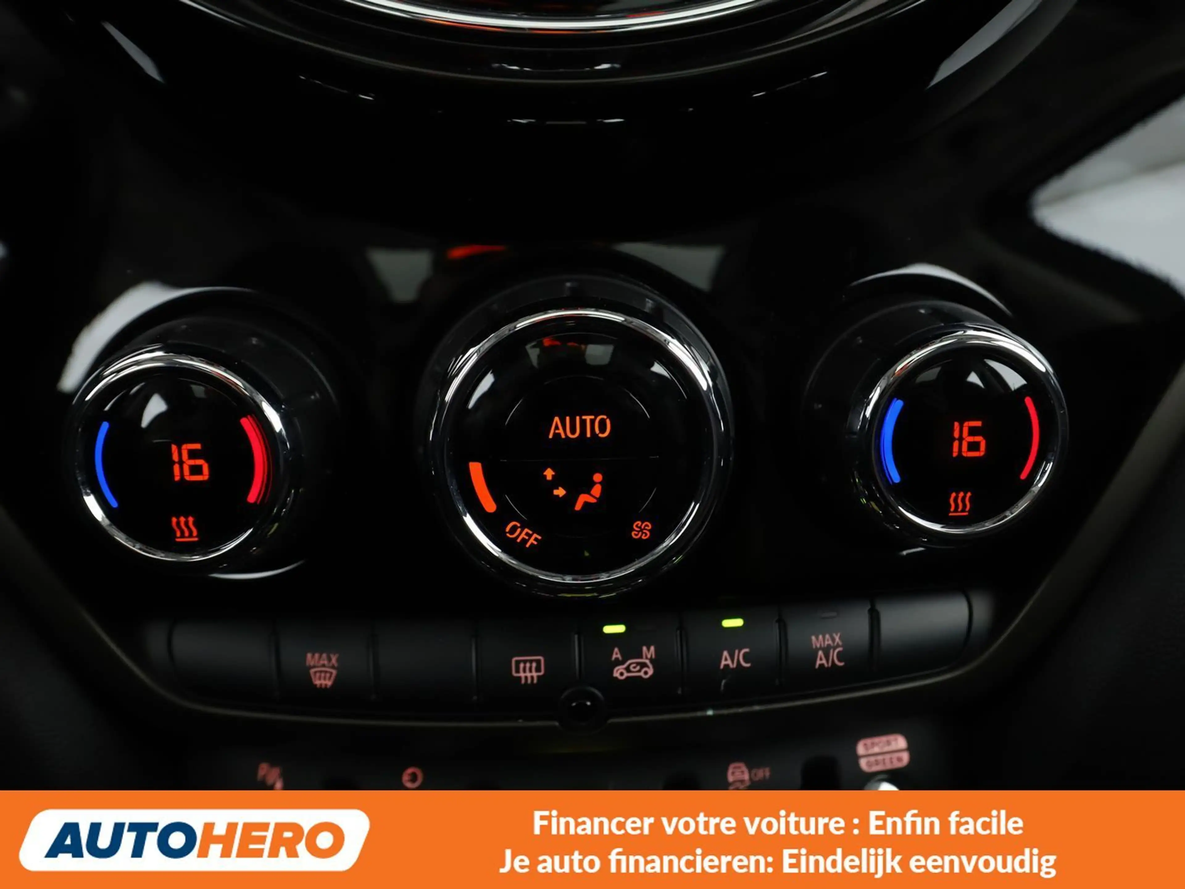 MINI Cooper SE Countryman Cooper SE ALL4 Essential Trim — photo 10