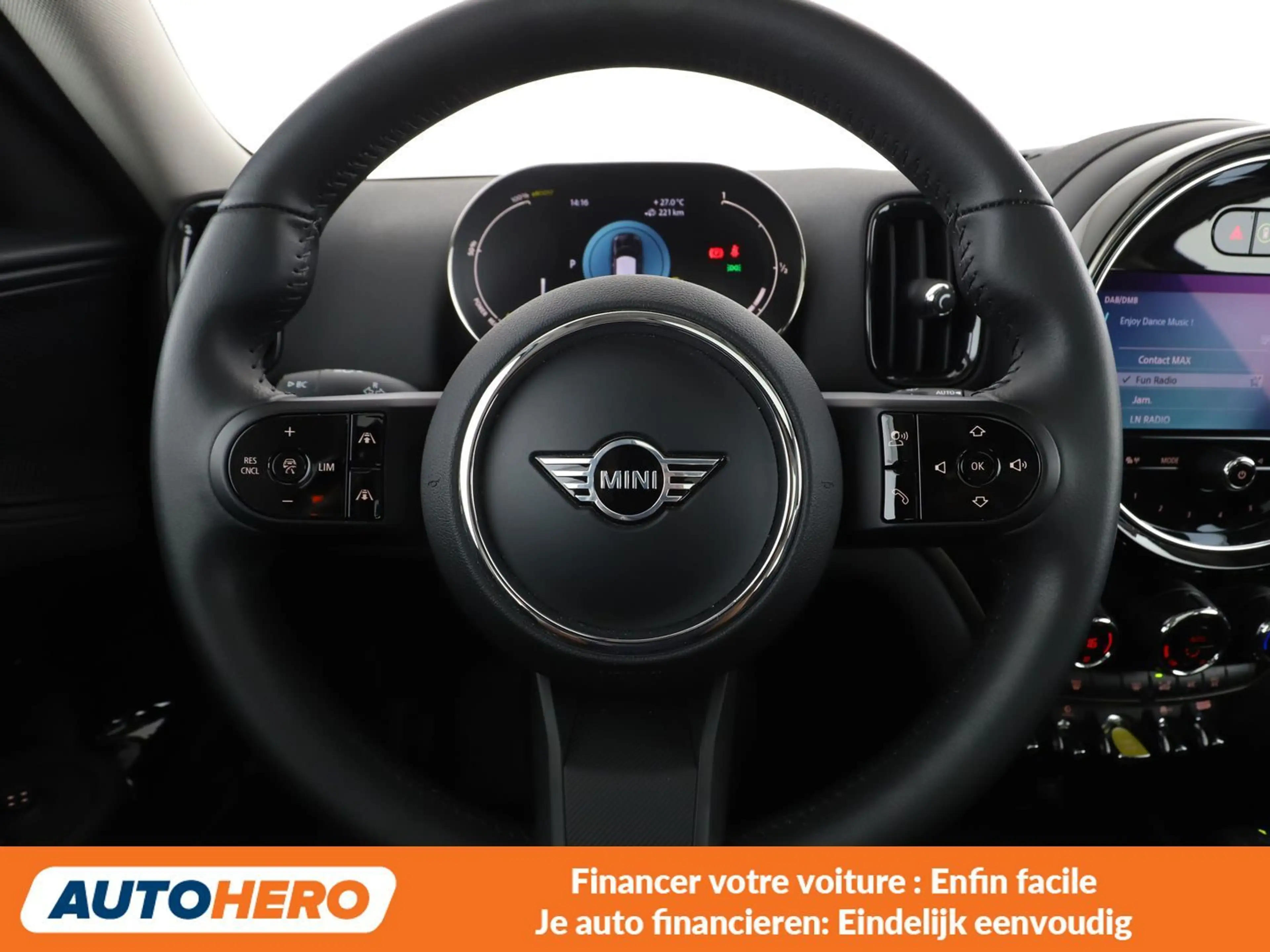 MINI Cooper SE Countryman Cooper SE ALL4 Essential Trim — photo 5