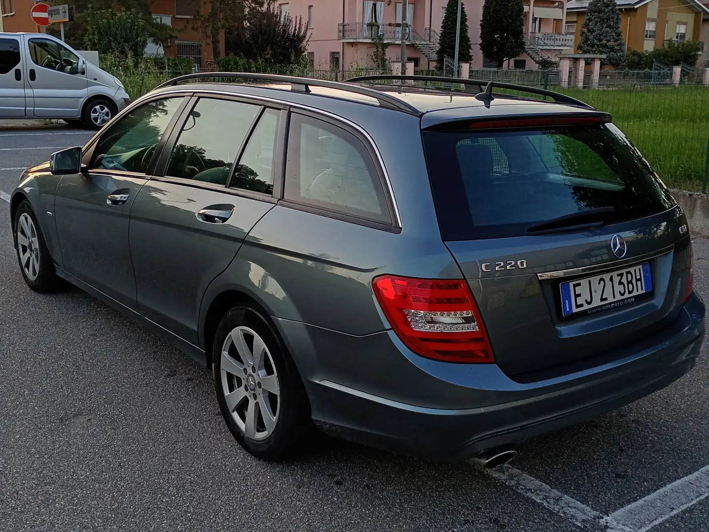 Mercedes-Benz 220 Grau - 2