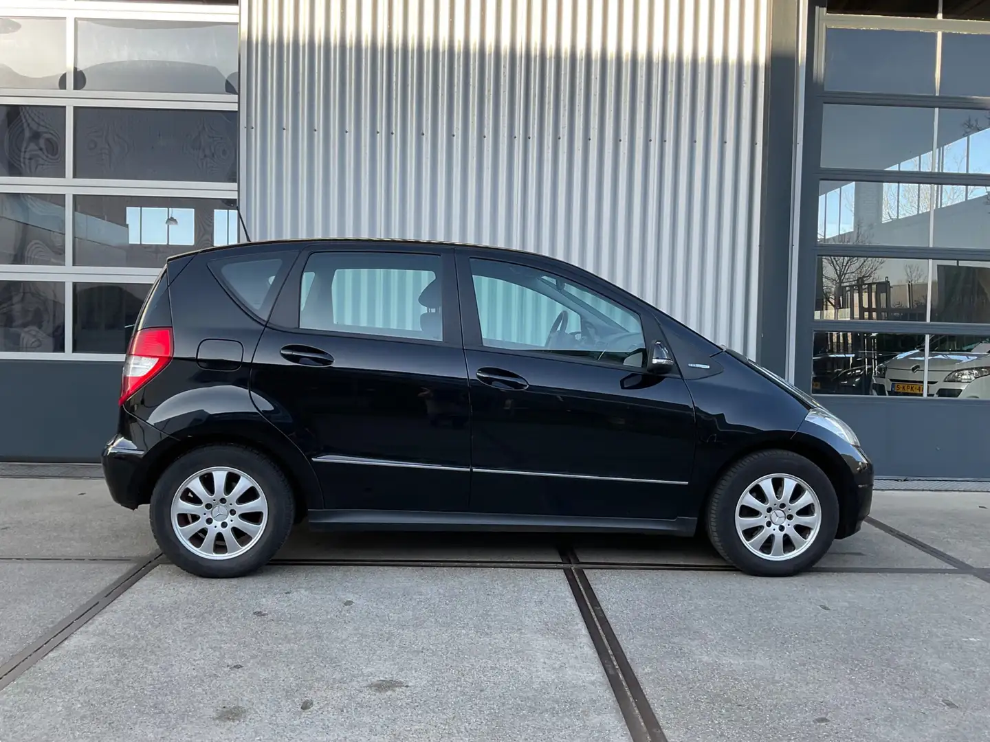 Mercedes-Benz A 160 BlueEFFICIENCY Business Class Schwarz - 2