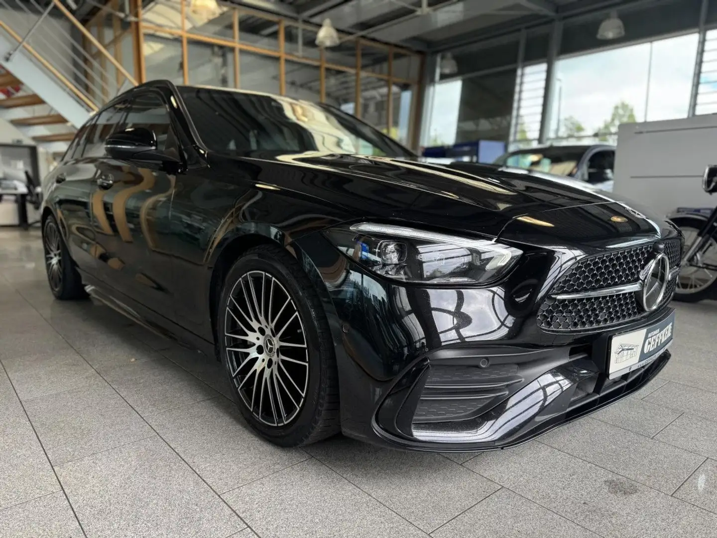 Mercedes-Benz C 300 d T AMG Line, Distronic, HUD, Night! Navi Zwart - 2