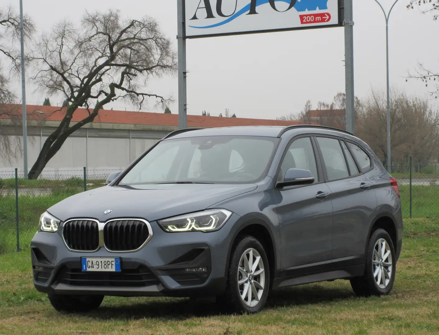 BMW X1 sDrive20d Business Advantage auto CAMERA/HEAD-UP Grigio - 1