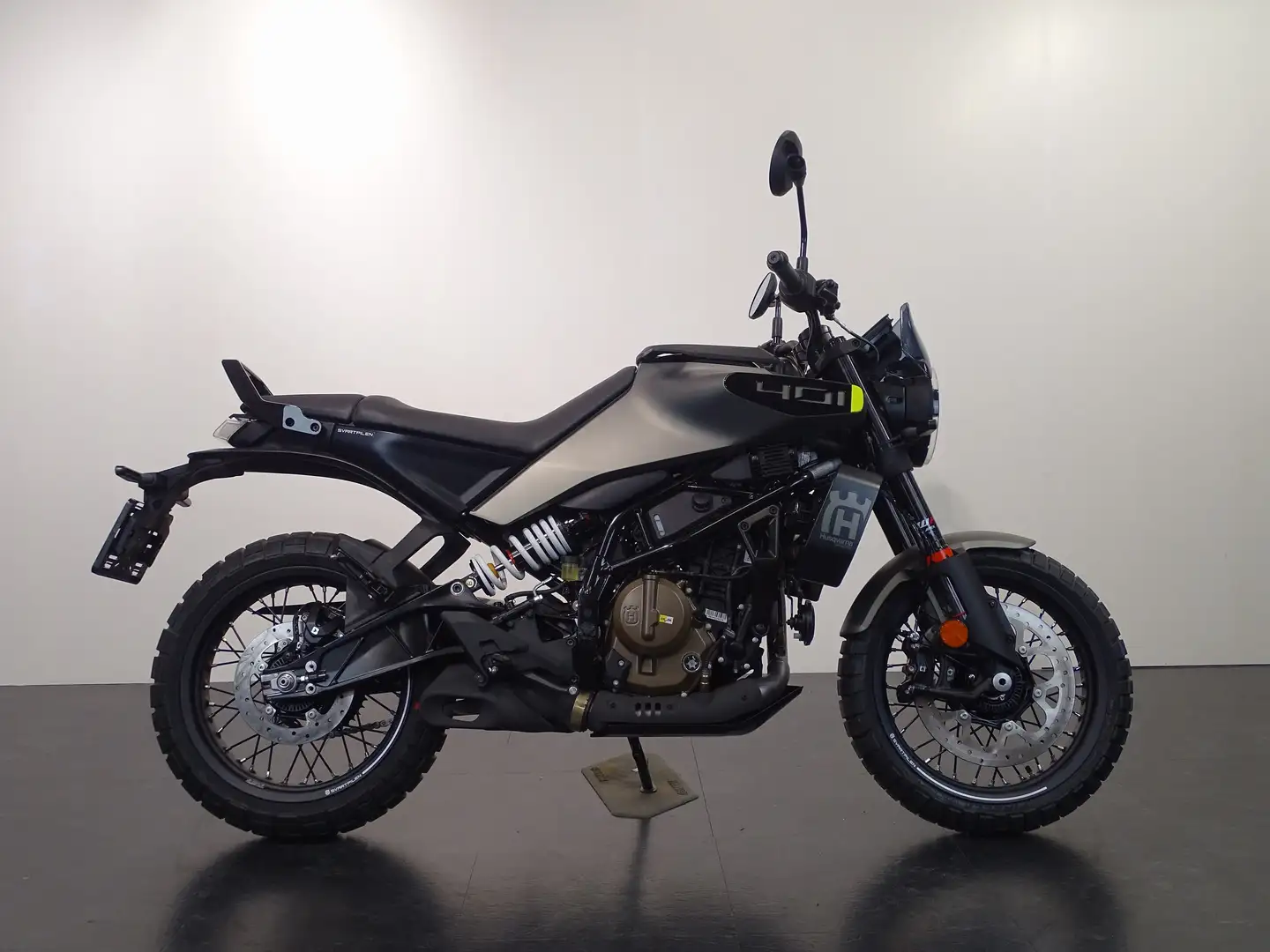 Husqvarna Svartpilen 401 Maro - 1