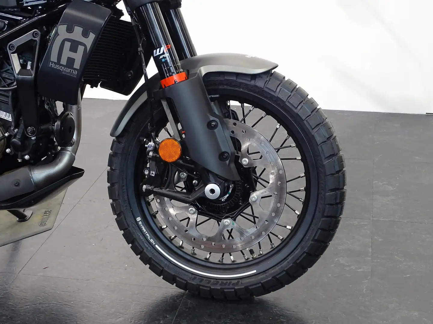 Husqvarna Svartpilen 401 Maro - 2