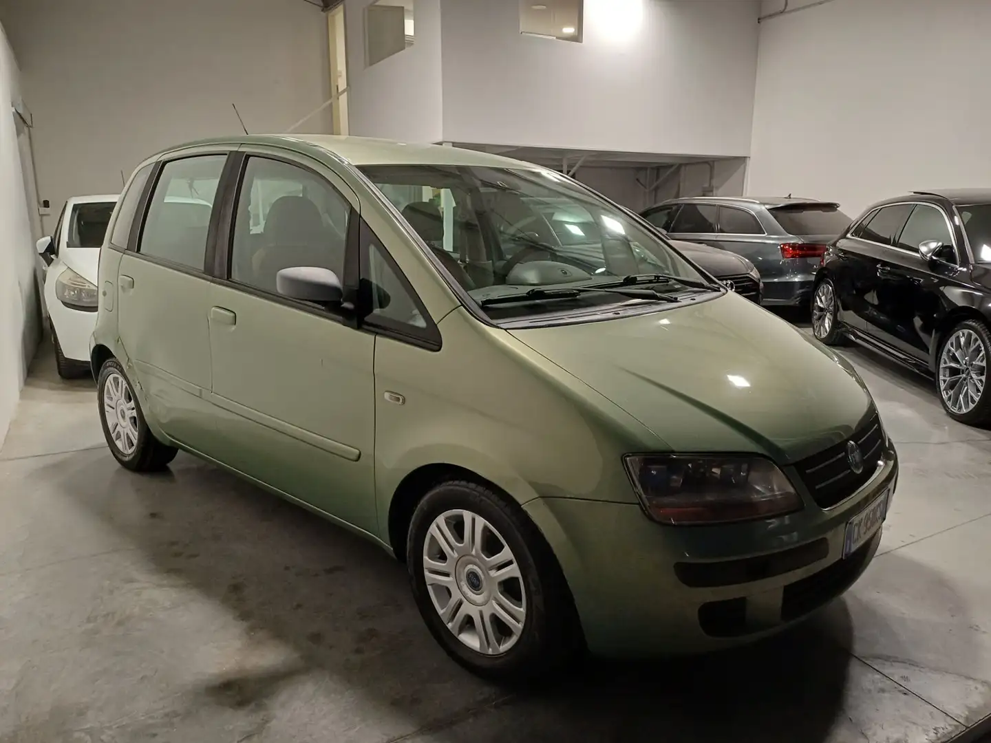 Fiat Idea 1.4 16V Emotion Grijs - 1